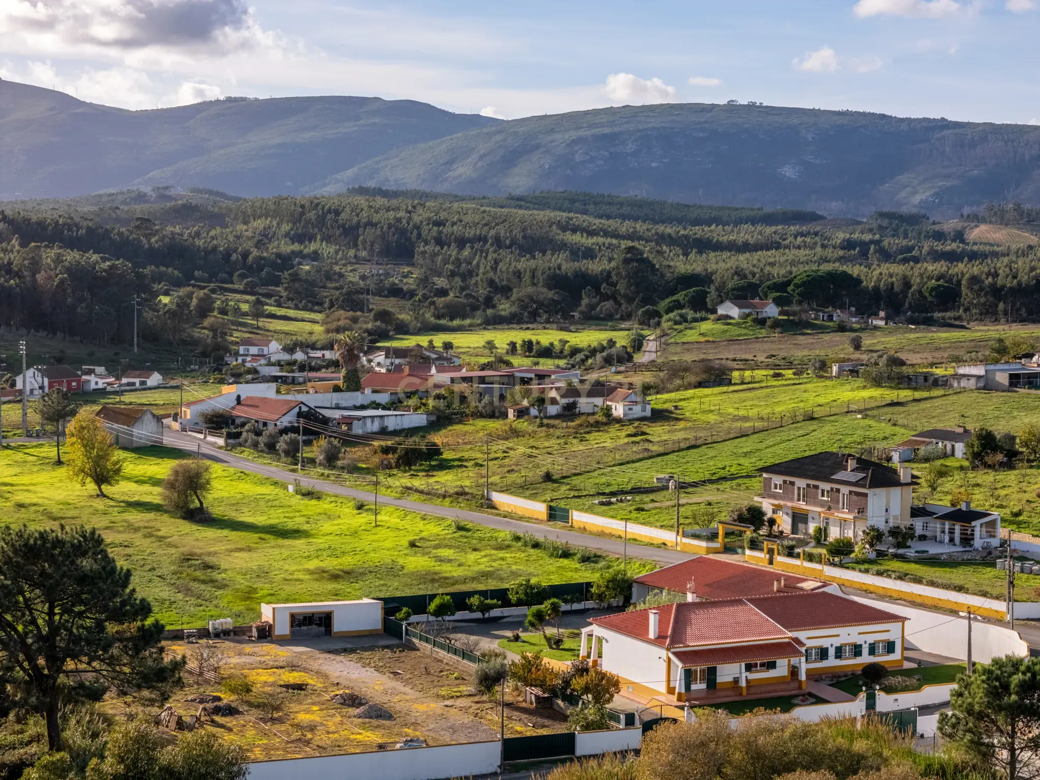 Moradia Típica Portuguesa com Jardim e Terrenos Privados – Alcoentre, Azambuja - Image 58