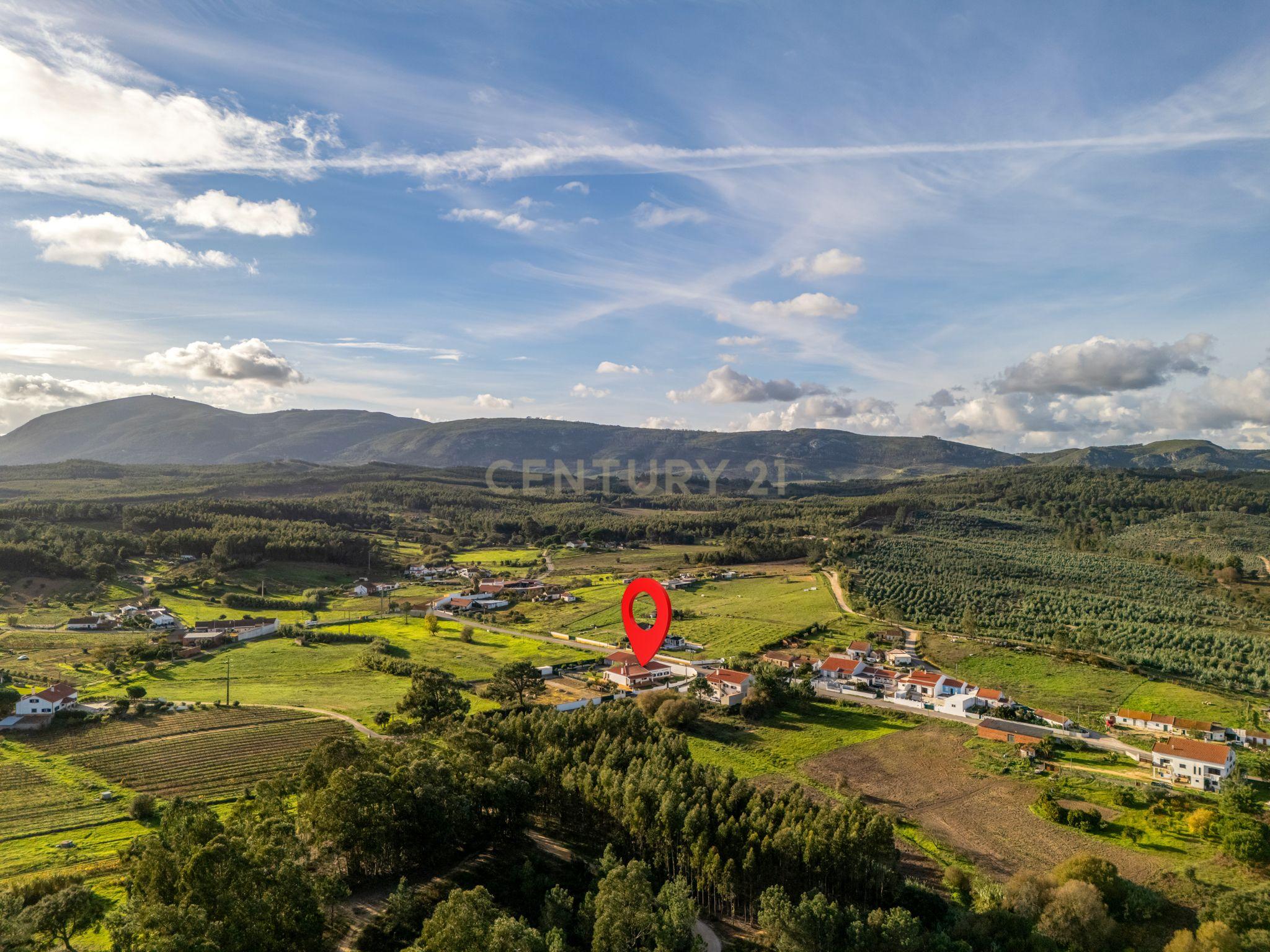 Moradia Típica Portuguesa com Jardim e Terrenos Privados – Alcoentre, Azambuja - Image 59