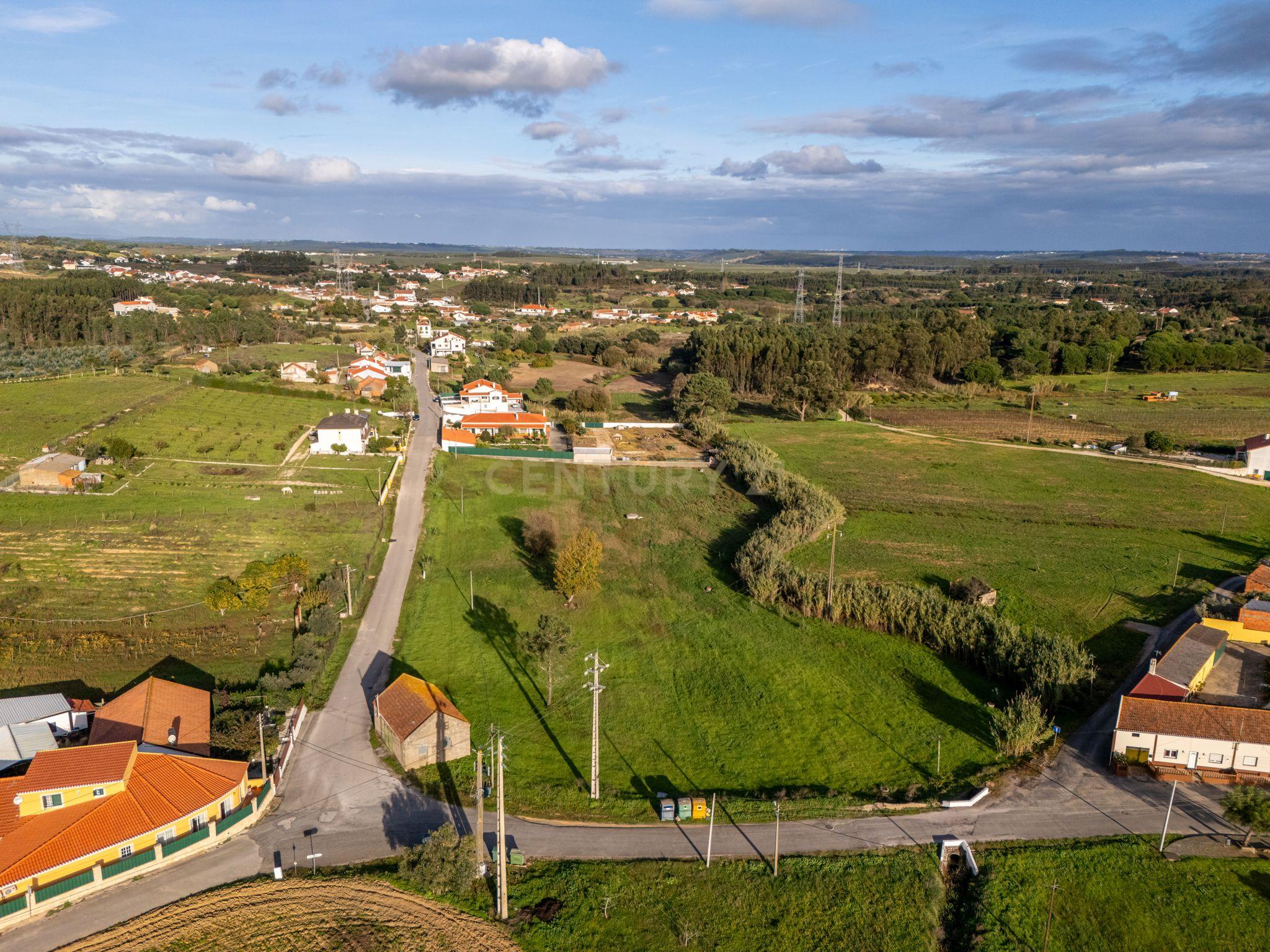 Moradia Típica Portuguesa com Jardim e Terrenos Privados – Alcoentre, Azambuja - Image 56