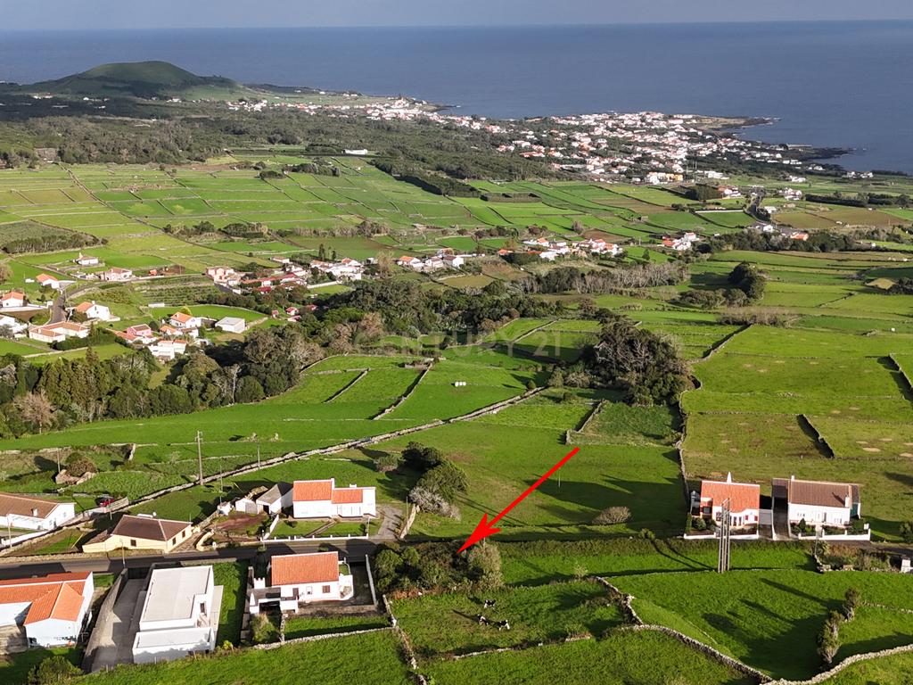 Terreno para construção com vista mar na freguesia de São Sebastião- Ilha Terceira. - Image 2