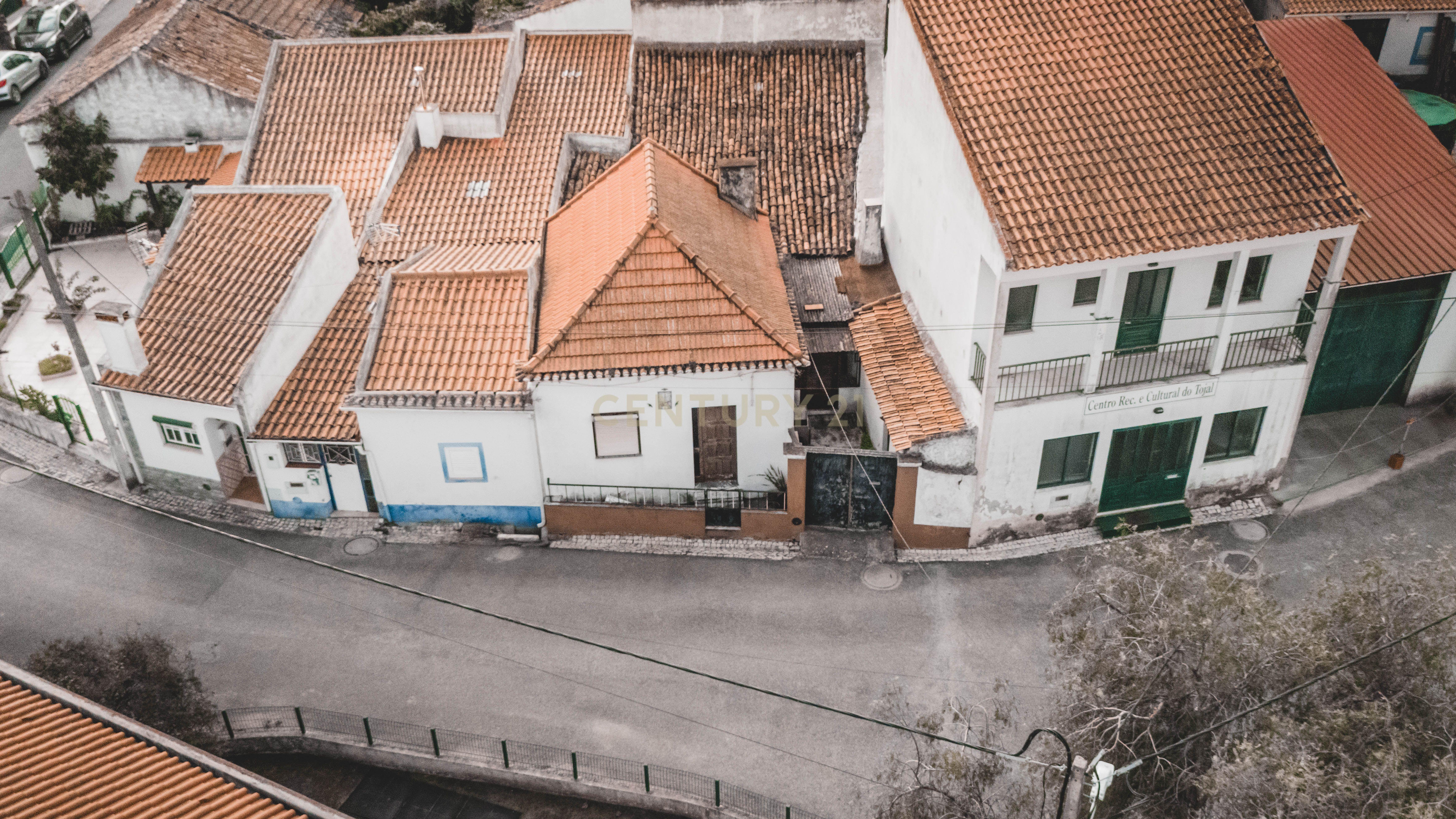 Moradia T2 com Grande Potencial Tojal Aldeia Gavinha Alenquer - Image 12