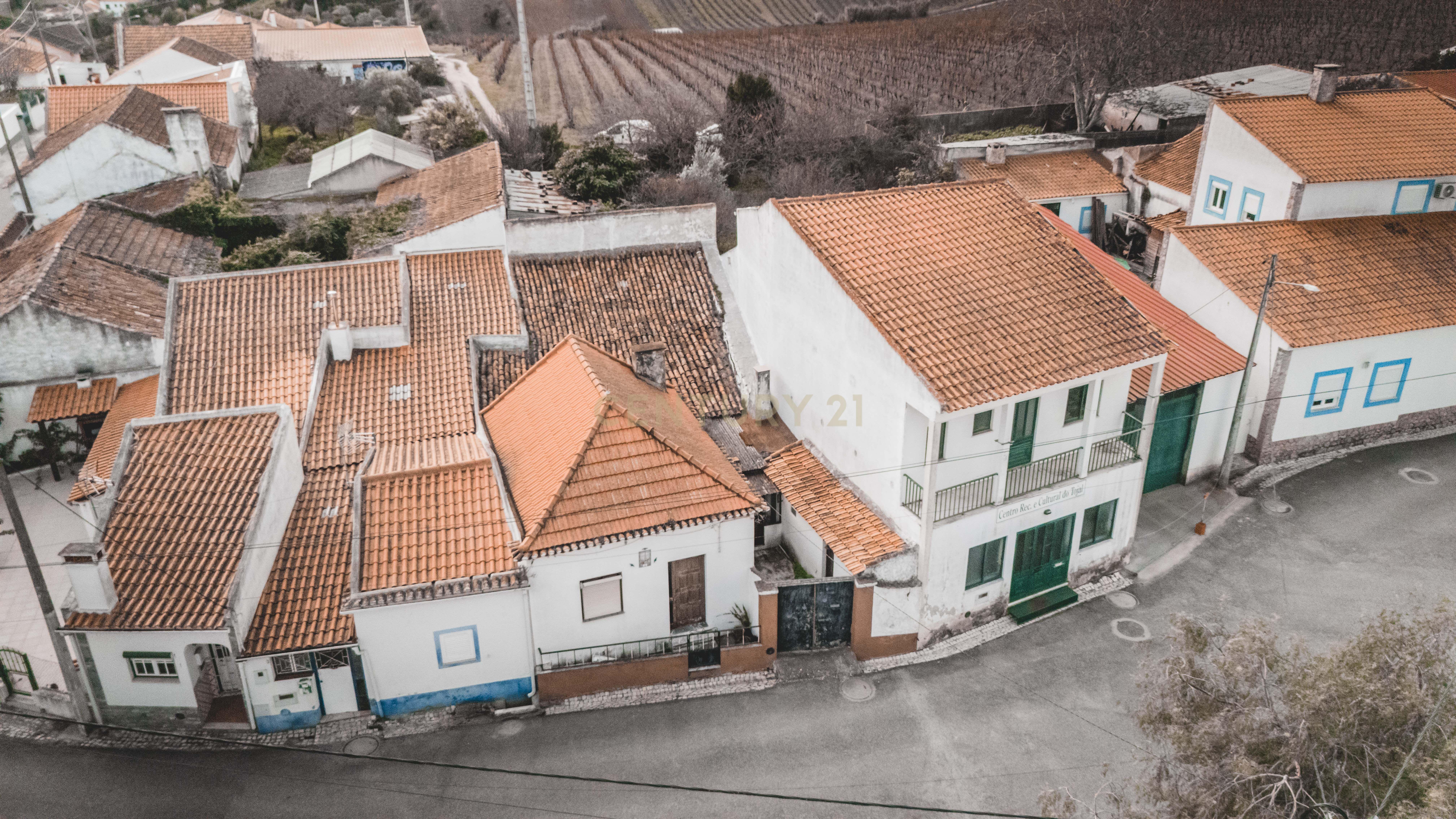 Moradia T2 com Grande Potencial Tojal Aldeia Gavinha Alenquer - Image 2