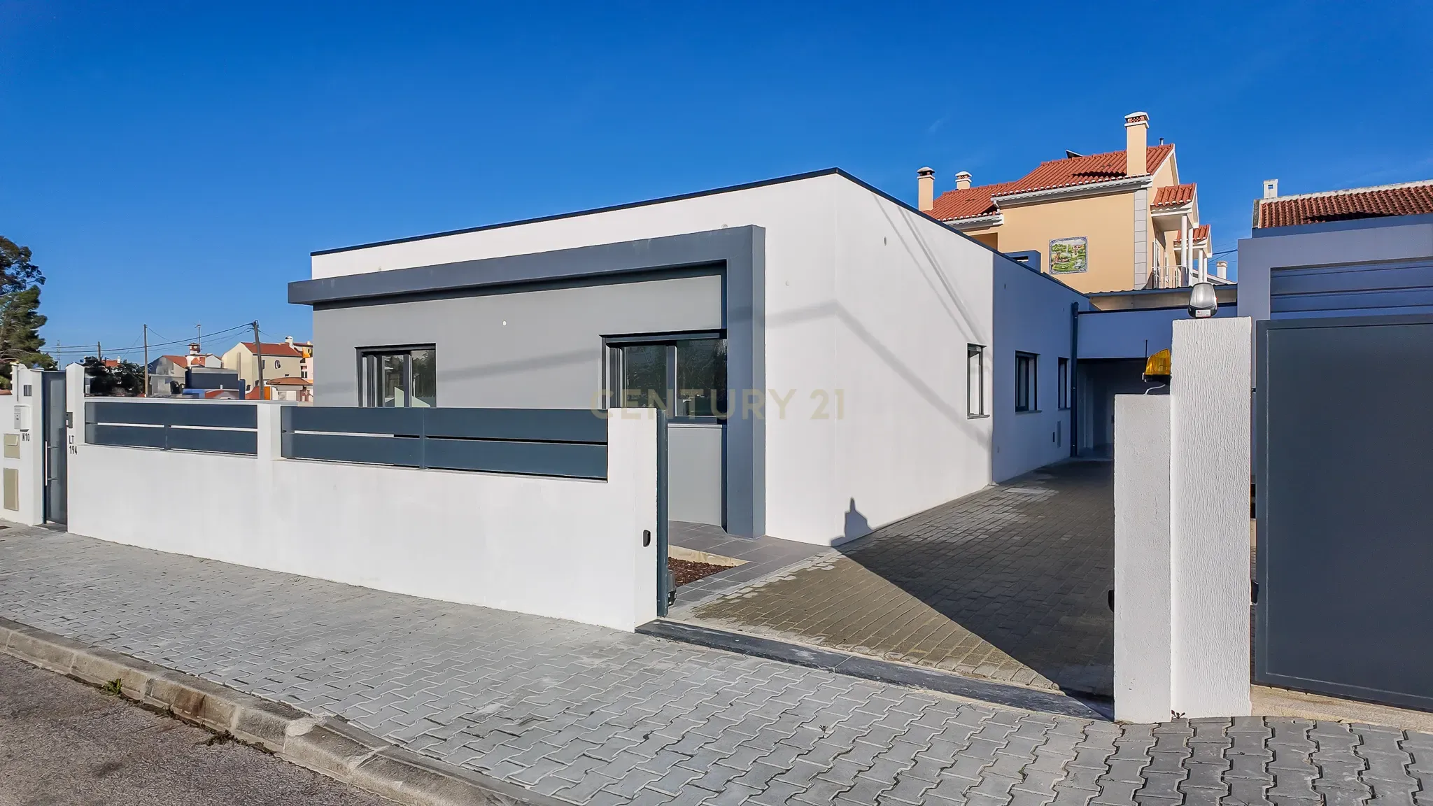 Moradia T3 Térrea com Piscina e Garagem em Fernão Ferro - Image 18