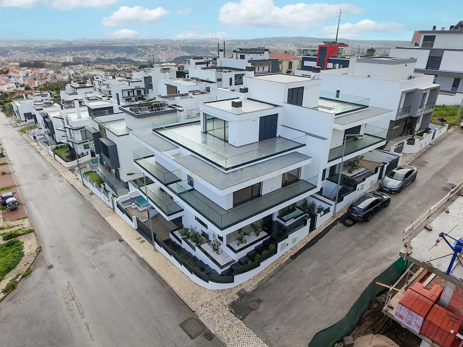 Vende-se Moradia T5 de Arquitetura Contemporânea em Localização Privilegiada – Famões, Odivelas - Image 46