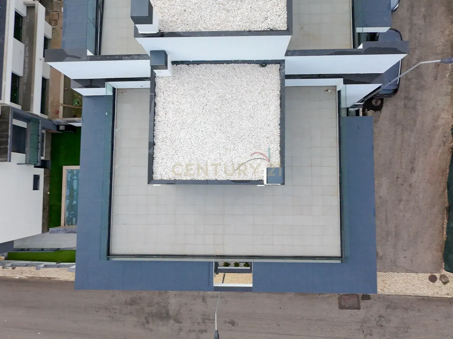 Vende-se Moradia T5 de Arquitetura Contemporânea em Localização Privilegiada – Famões, Odivelas - Image 44