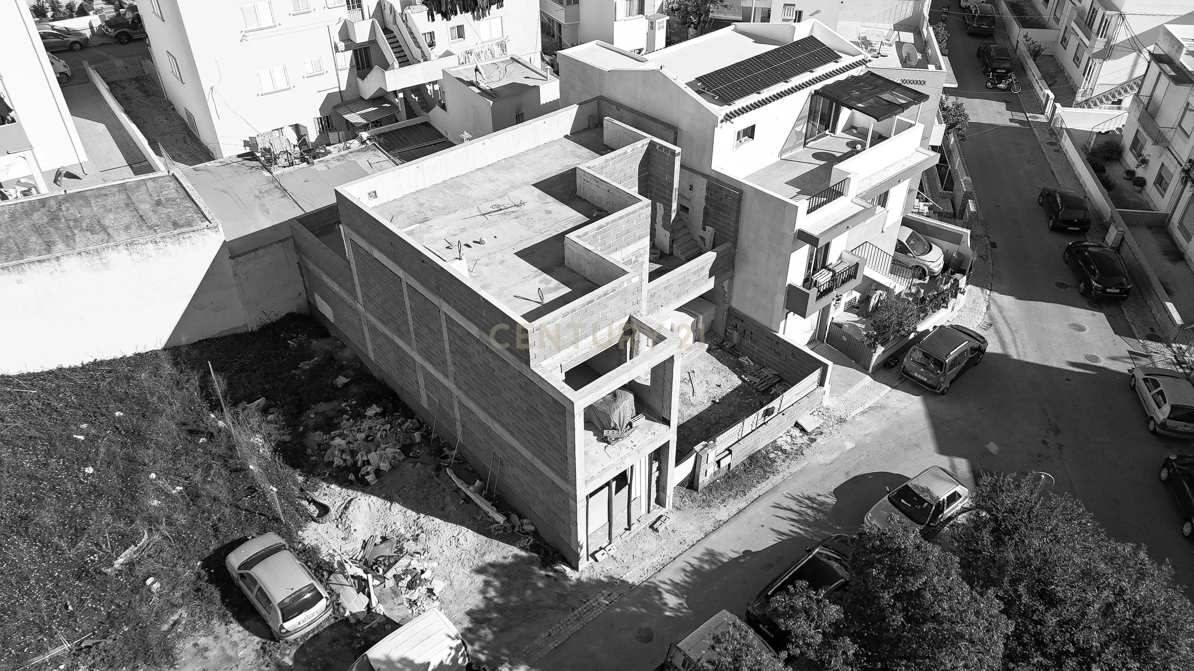 Terreno com Moradia T3+1 em Construção em Portimão - Image 25