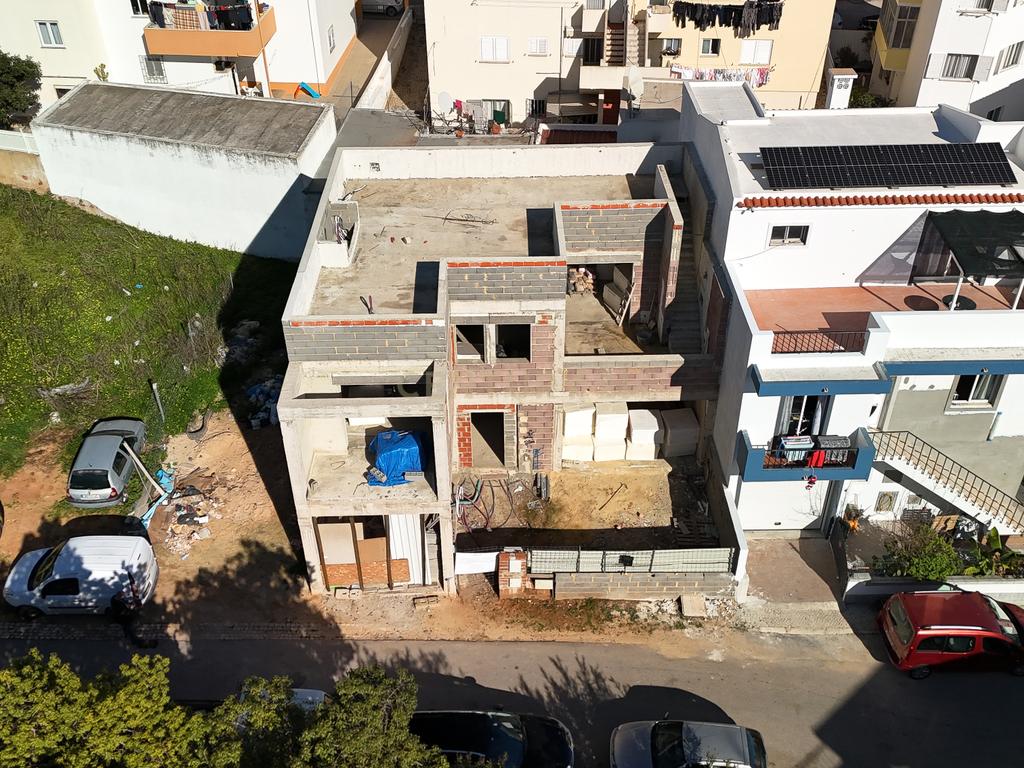Terreno com Moradia T3+1 em Construção em Portimão - Image 24