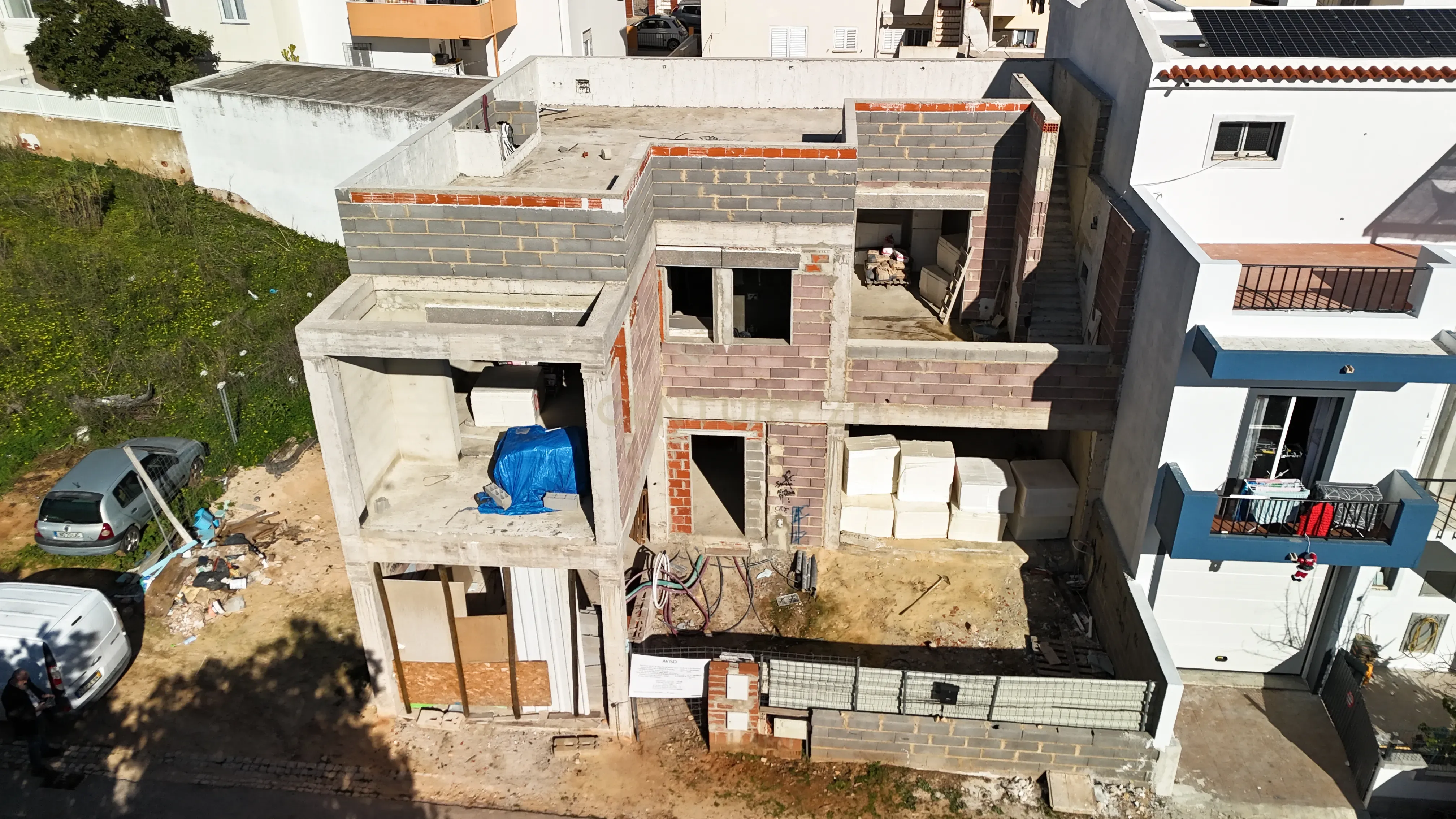 Terreno com Moradia T3+1 em Construção em Portimão - Image 5