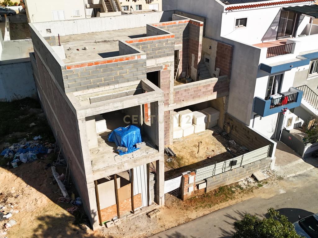 Terreno com Moradia T3+1 em Construção em Portimão - Image 3