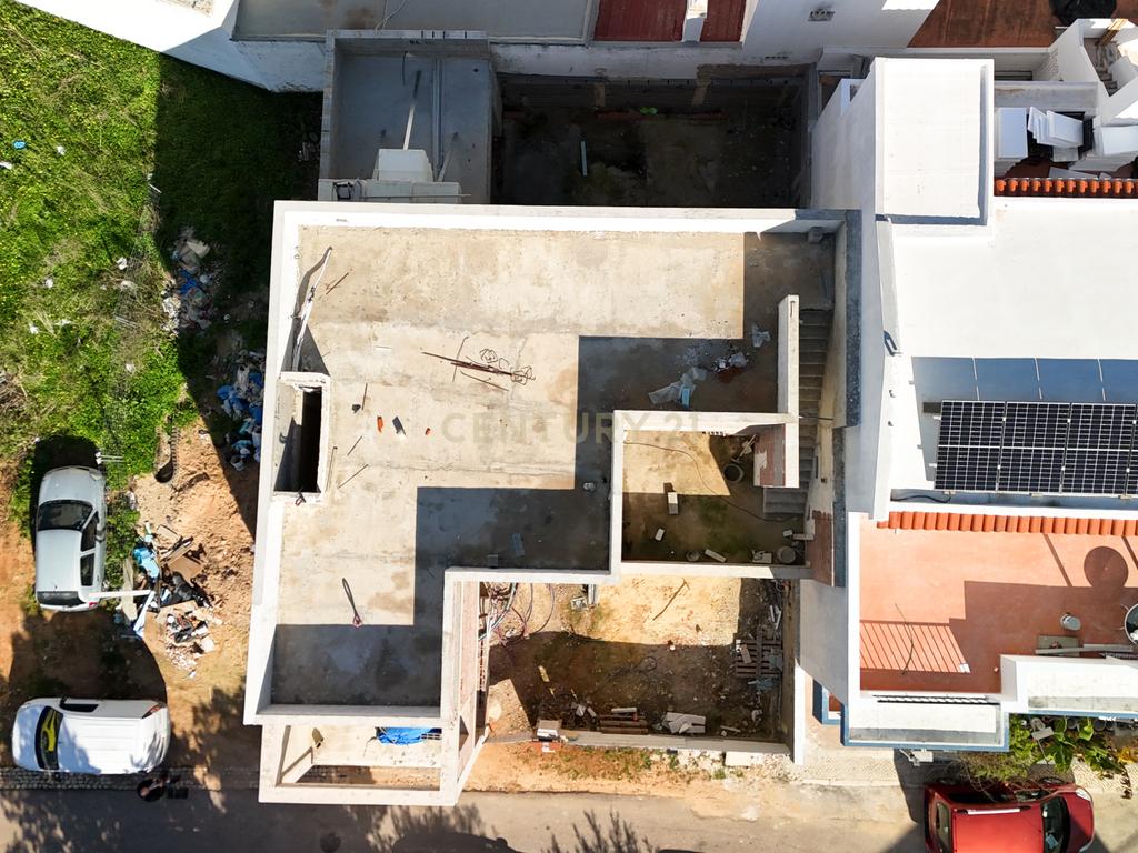 Terreno com Moradia T3+1 em Construção em Portimão - Image 4