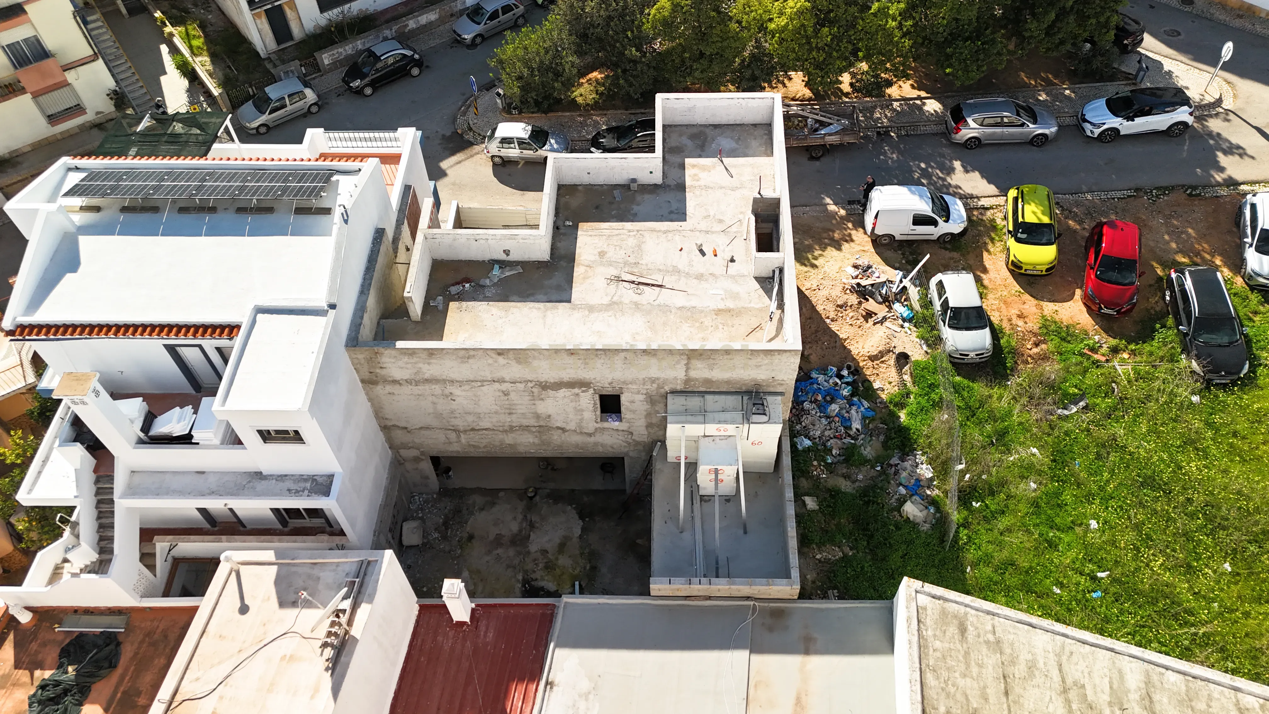 Terreno com Moradia T3+1 em Construção em Portimão - Image 11