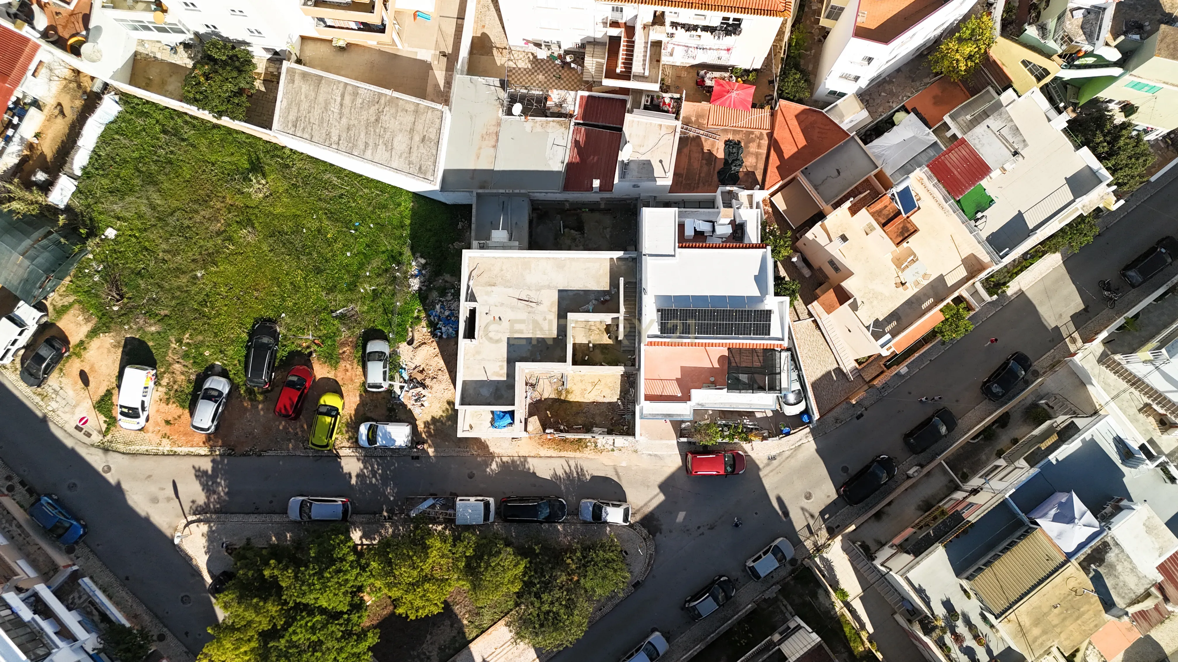 Terreno com Moradia T3+1 em Construção em Portimão - Image 9