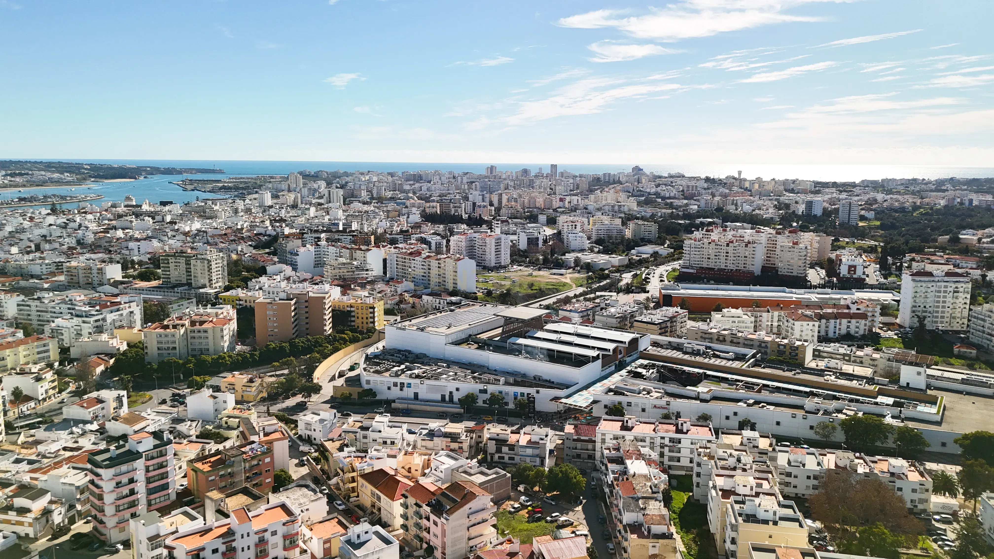 Terreno com Moradia T3+1 em Construção em Portimão - Image 10