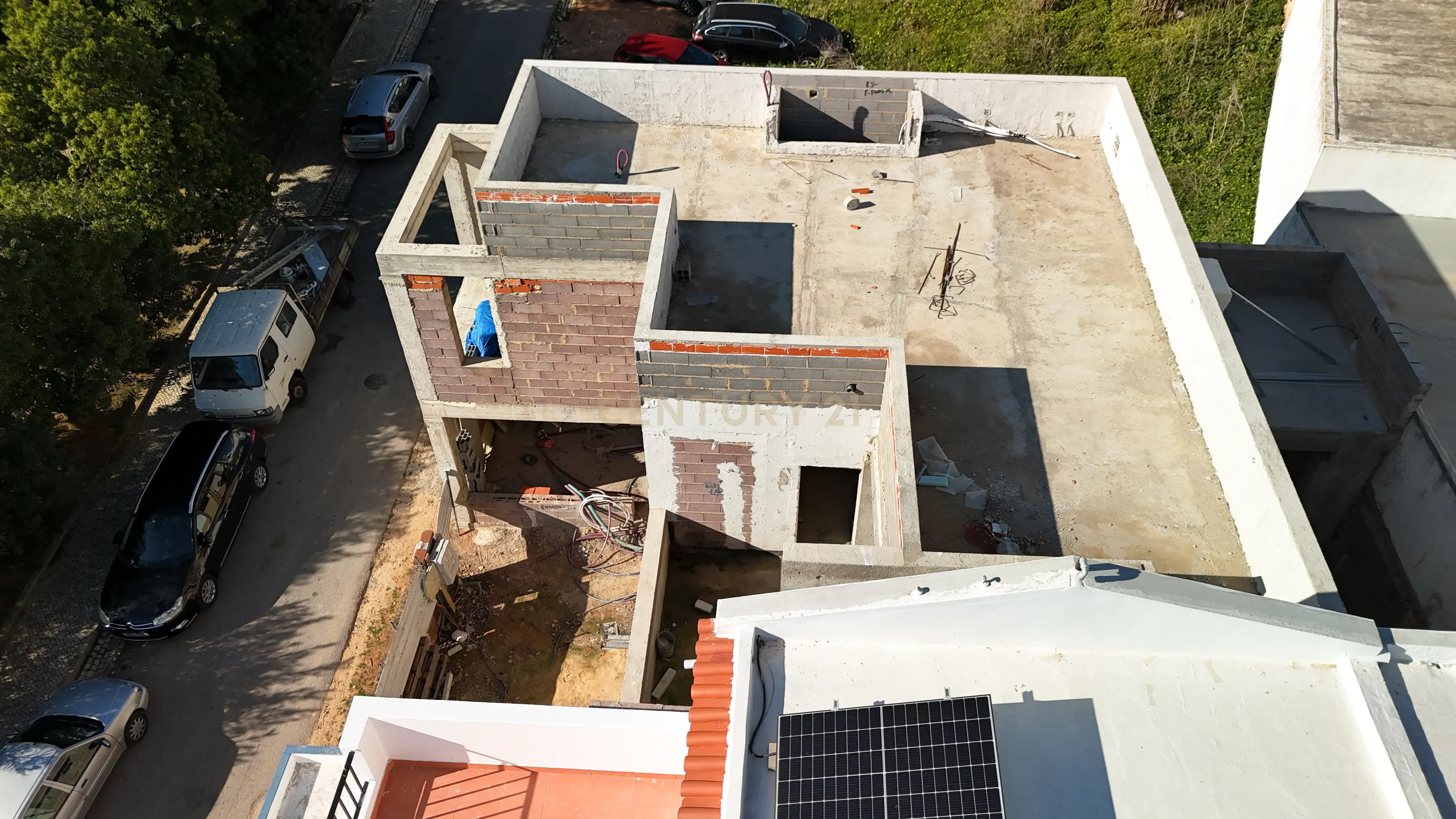 Terreno com Moradia T3+1 em Construção em Portimão - Image 17