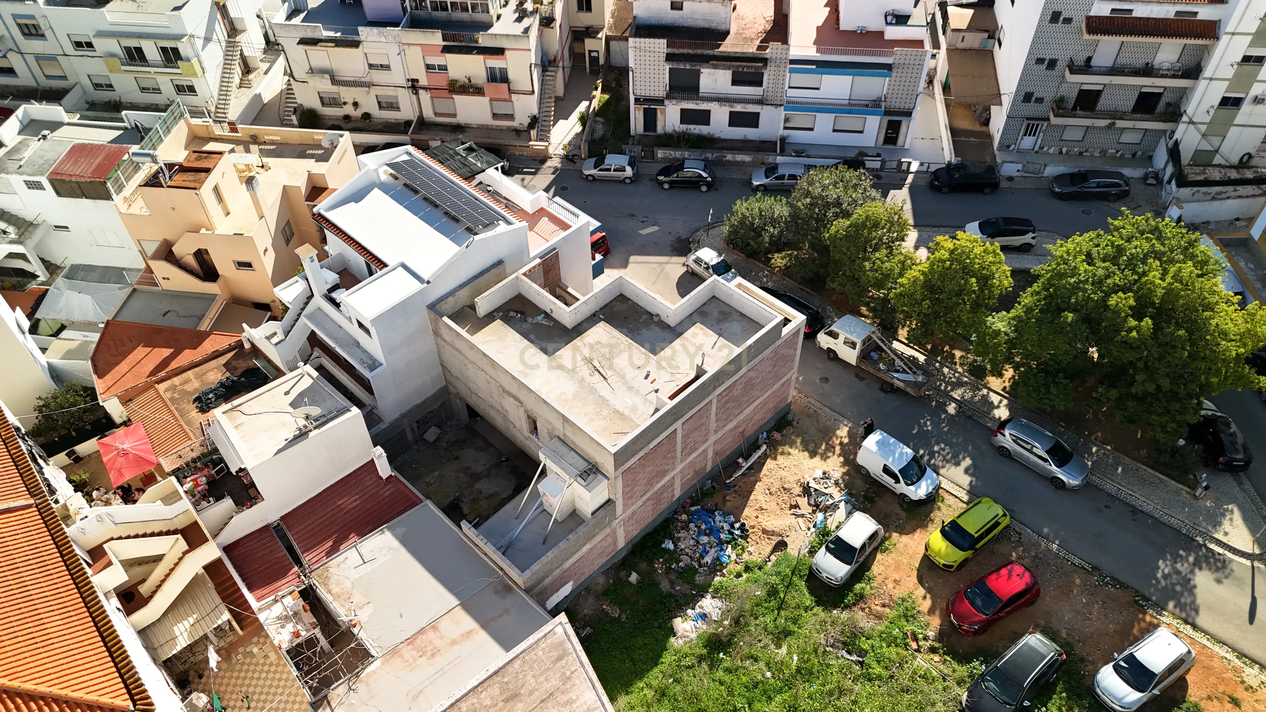 Terreno com Moradia T3+1 em Construção em Portimão - Image 12