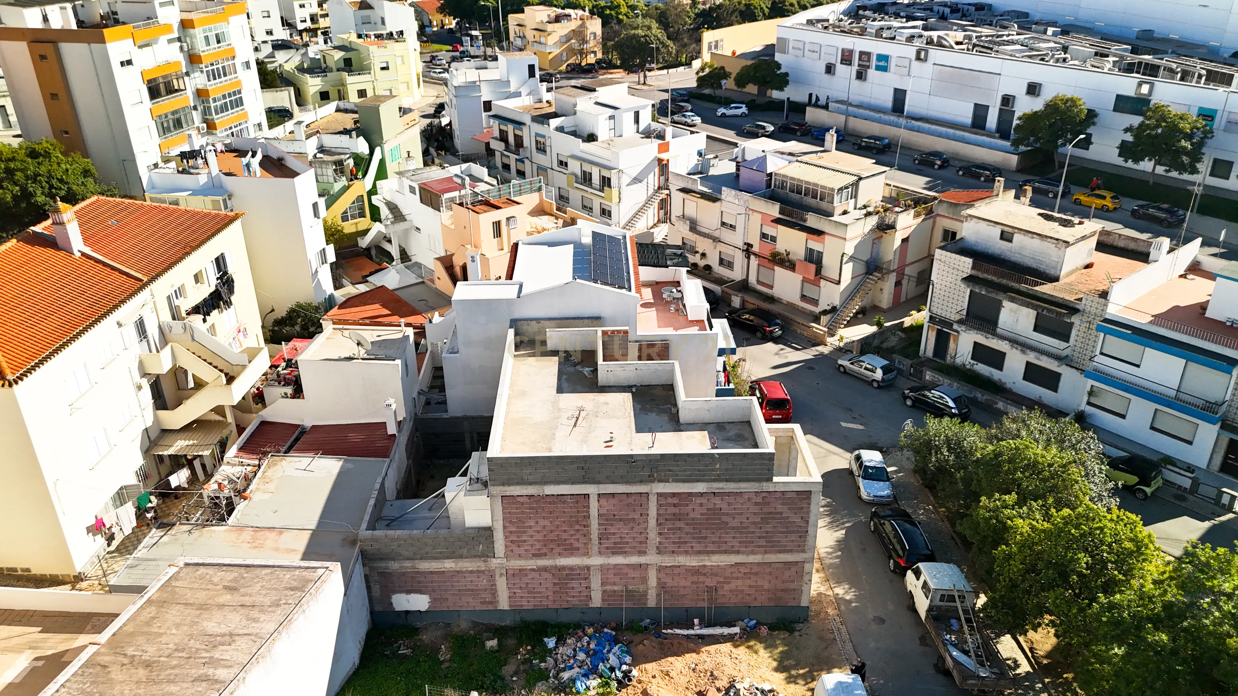 Terreno com Moradia T3+1 em Construção em Portimão - Image 14