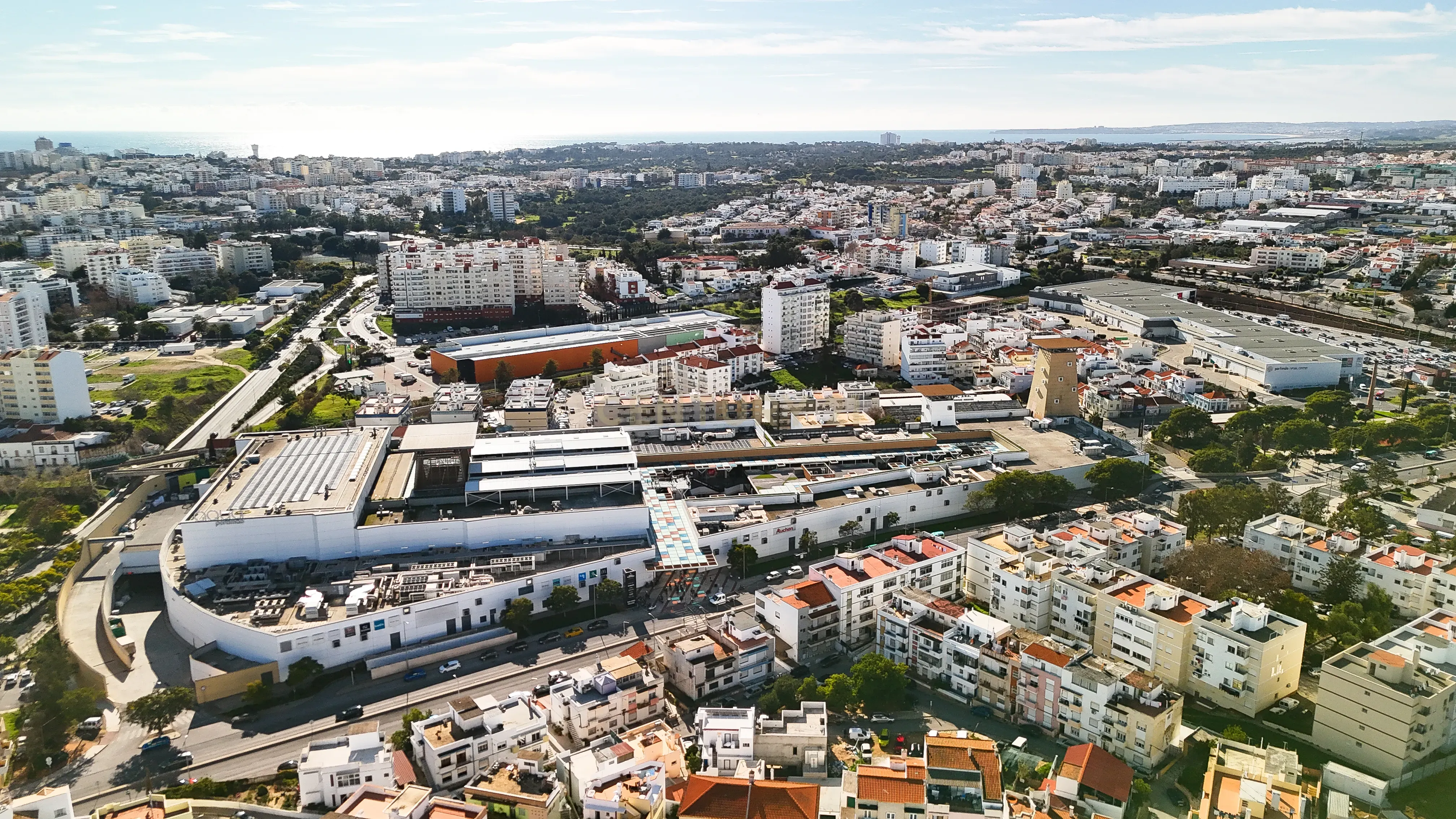 Terreno com Moradia T3+1 em Construção em Portimão - Image 26