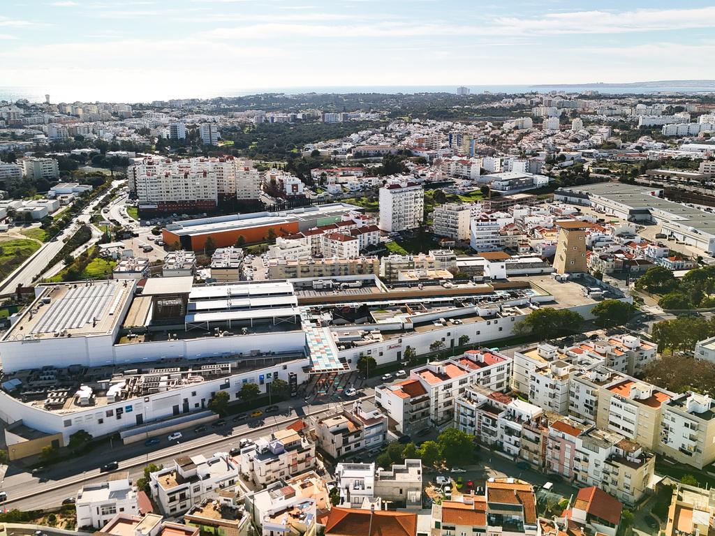 Terreno com Moradia T3+1 em Construção em Portimão - Image 26