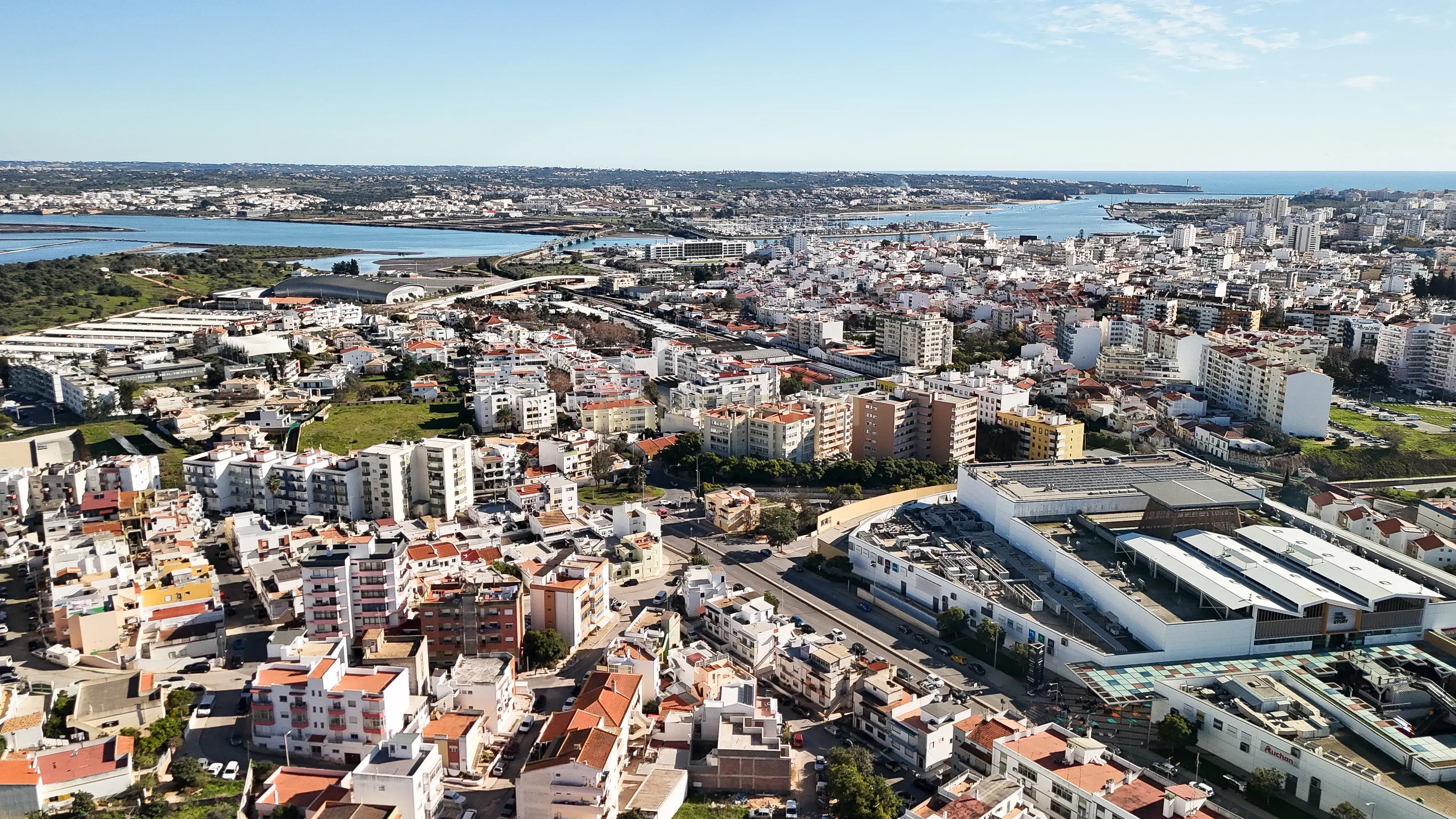 Terreno com Moradia T3+1 em Construção em Portimão - Image 18
