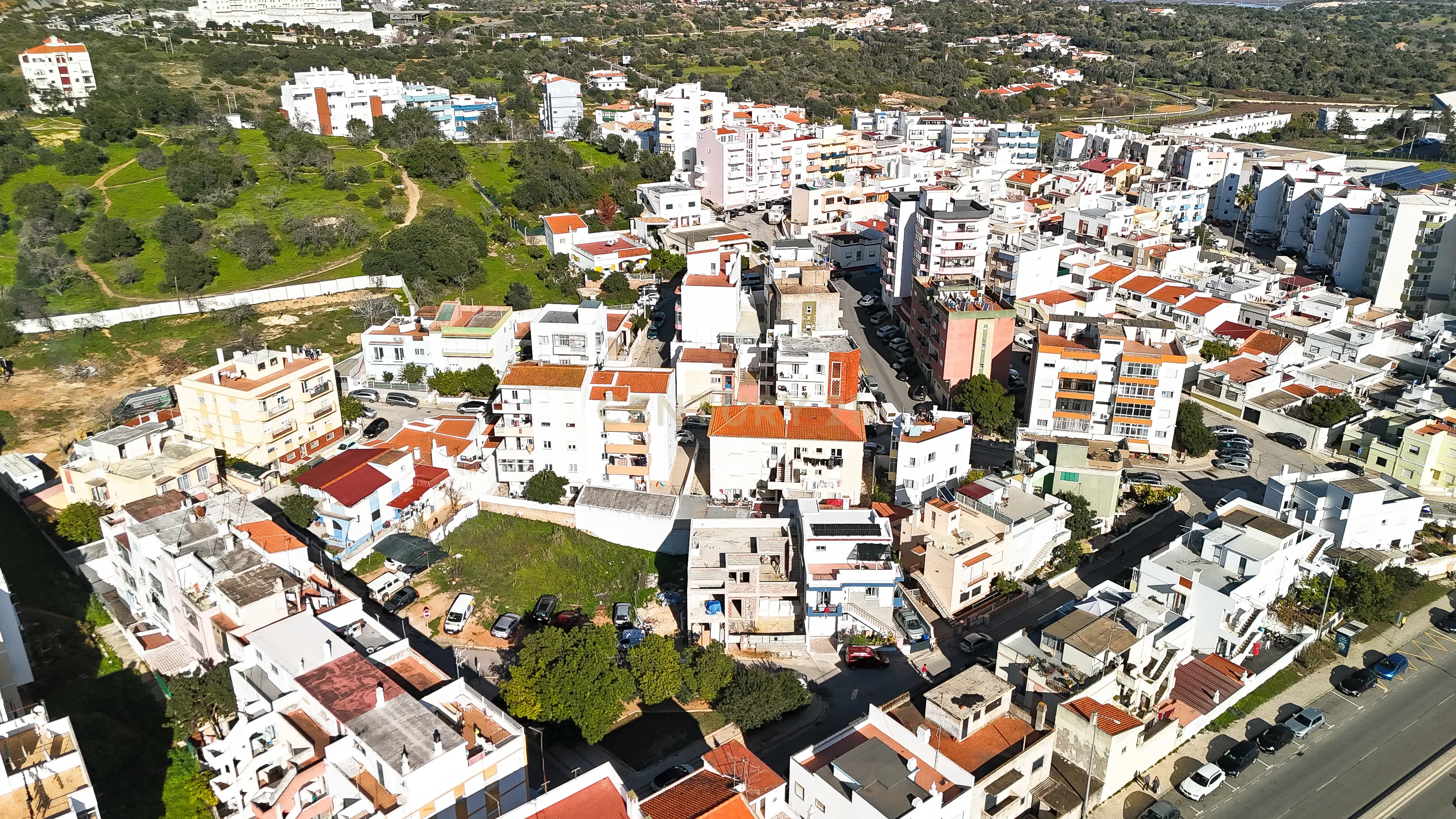 Terreno com Moradia T3+1 em Construção em Portimão - Image 19