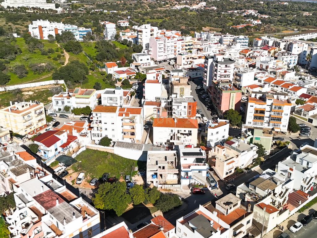 Terreno com Moradia T3+1 em Construção em Portimão - Image 19