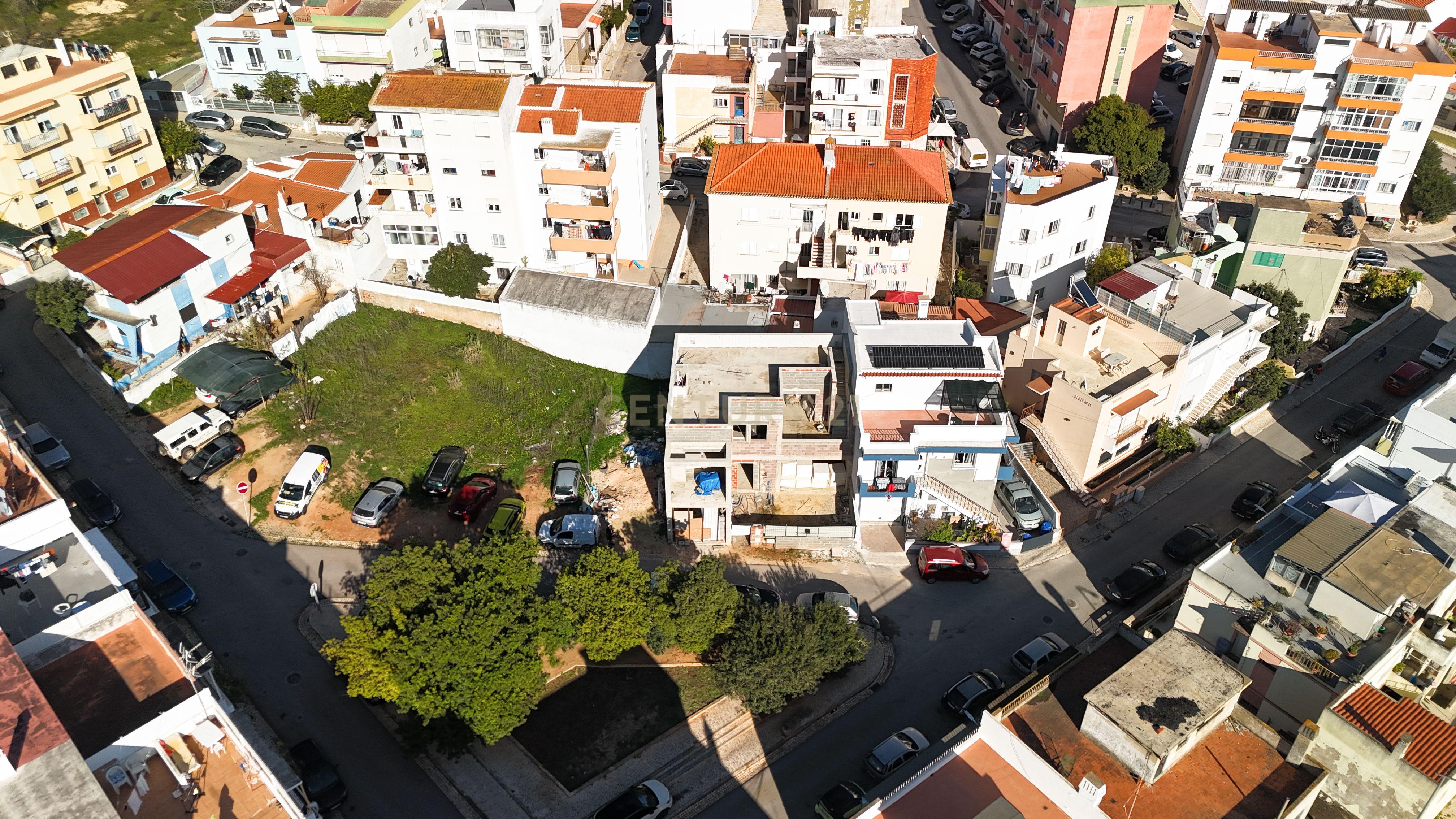 Terreno com Moradia T3+1 em Construção em Portimão - Image 20