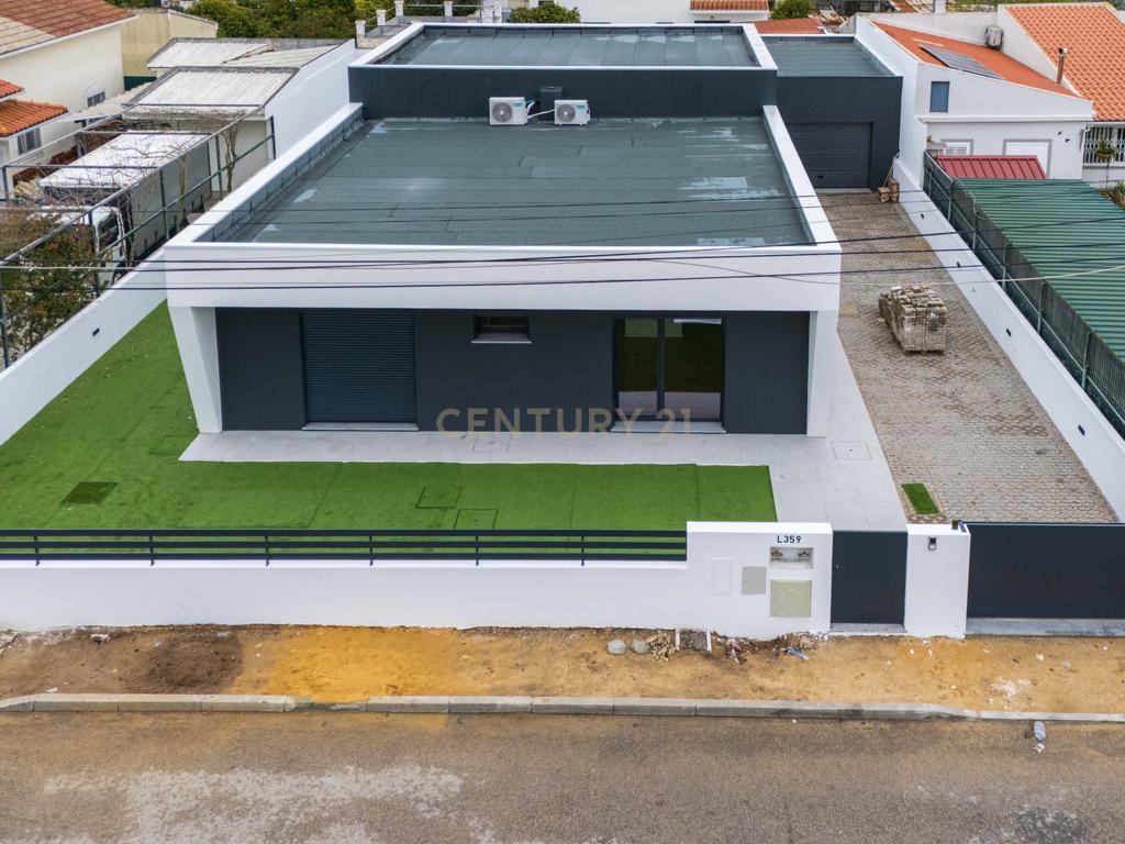 Moradia Premium T4 em Fernão Ferro – Luxo, Conforto e Exclusividade - Image 32