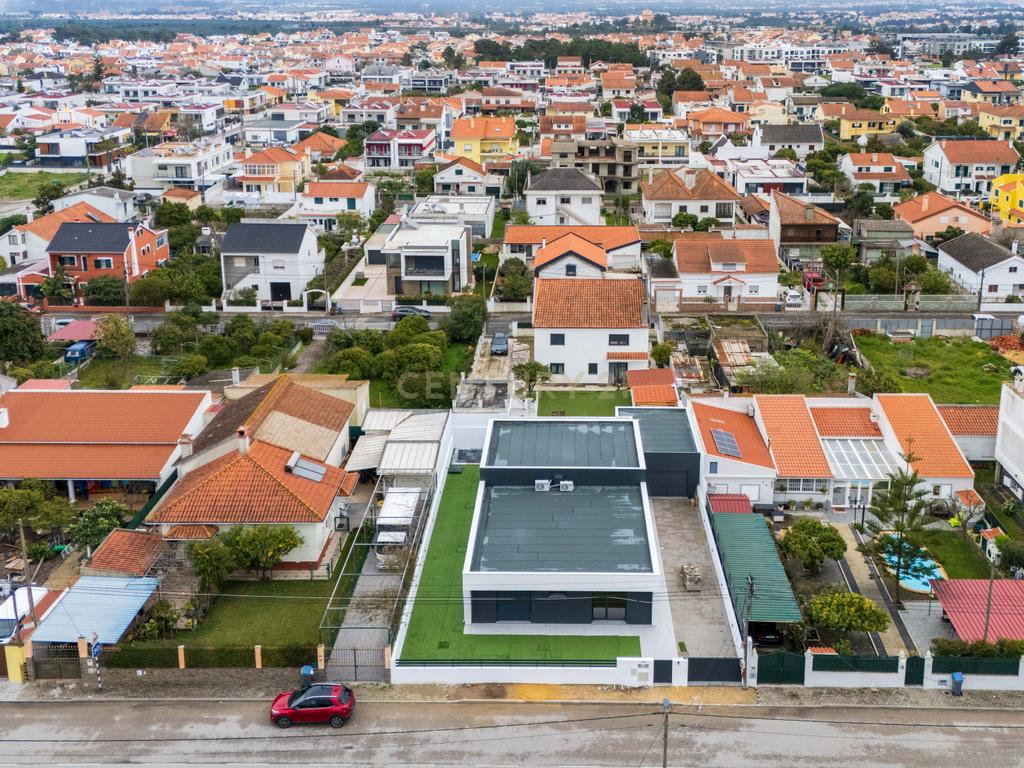 Moradia Premium T4 em Fernão Ferro – Luxo, Conforto e Exclusividade - Image 35
