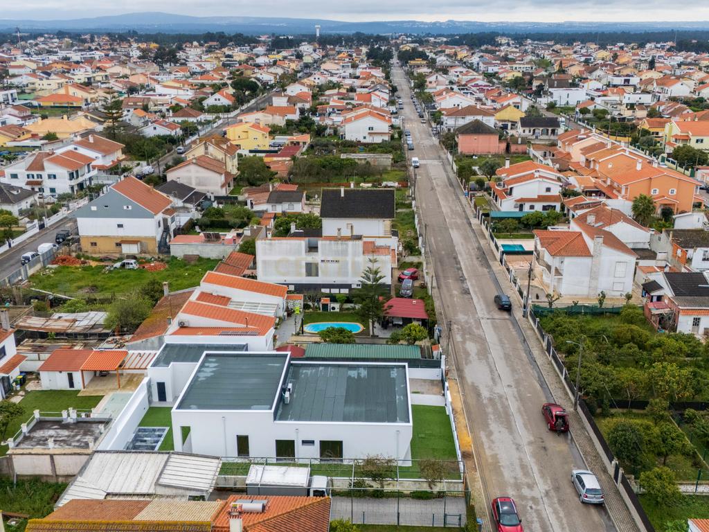 Moradia Premium T4 em Fernão Ferro – Luxo, Conforto e Exclusividade - Image 37