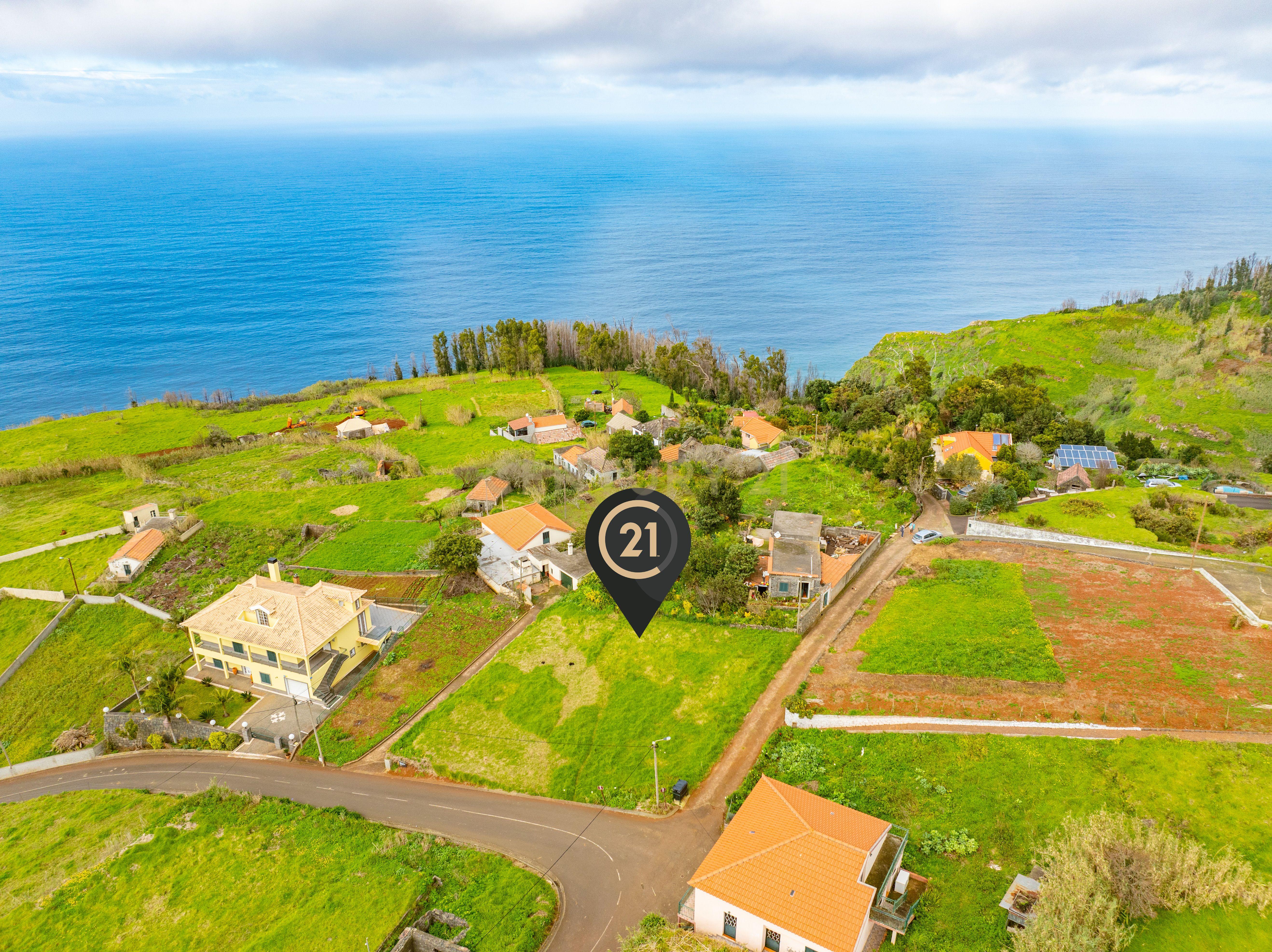 Land for sale in Calheta (Madeira), Portugal — €85,000