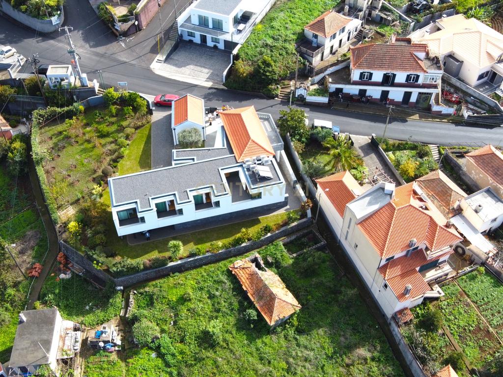 Fantástica Moradia T3 Contemporânea + Anexo T1- Térrea - Arco da Calheta - Image 44