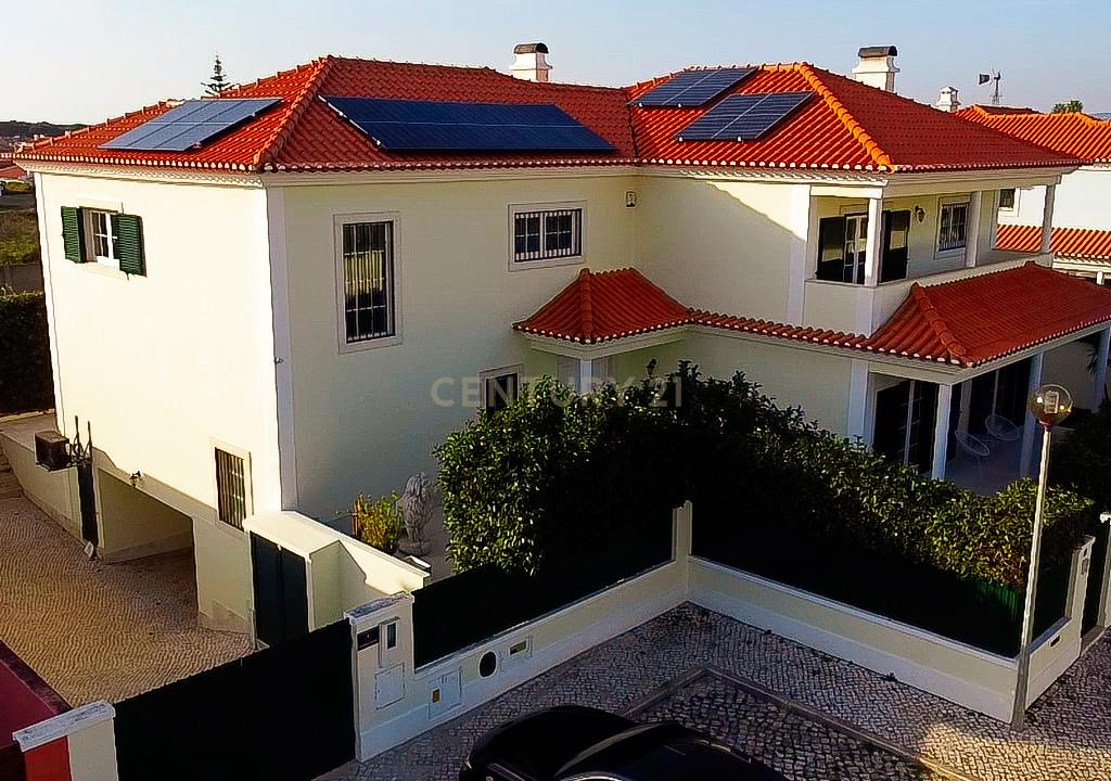 Moradia isolada na Areia , com 627 m2 de área total, piscina e jardim. - Image 35