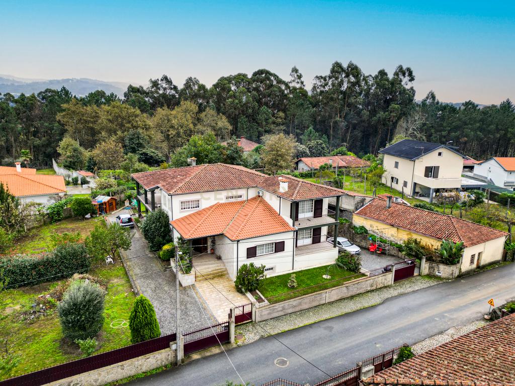 Casa Isolada Renovada em Braga com Acessibilidade e Conforto - Image 4
