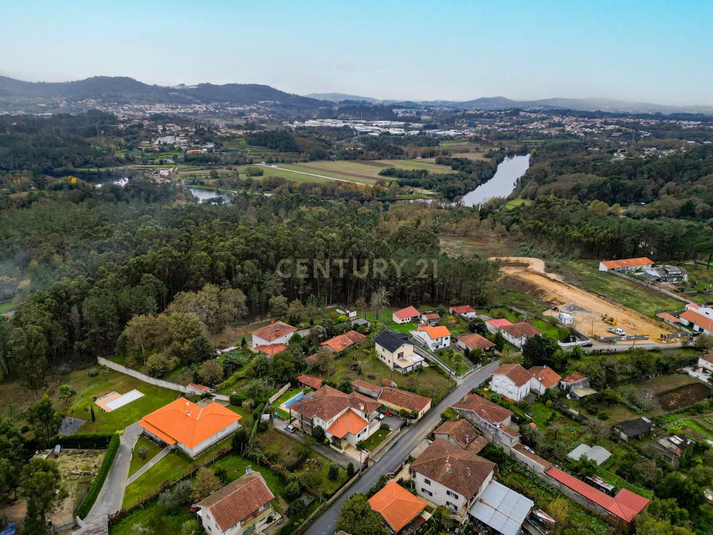 Casa Isolada Renovada em Braga com Acessibilidade e Conforto - Image 13
