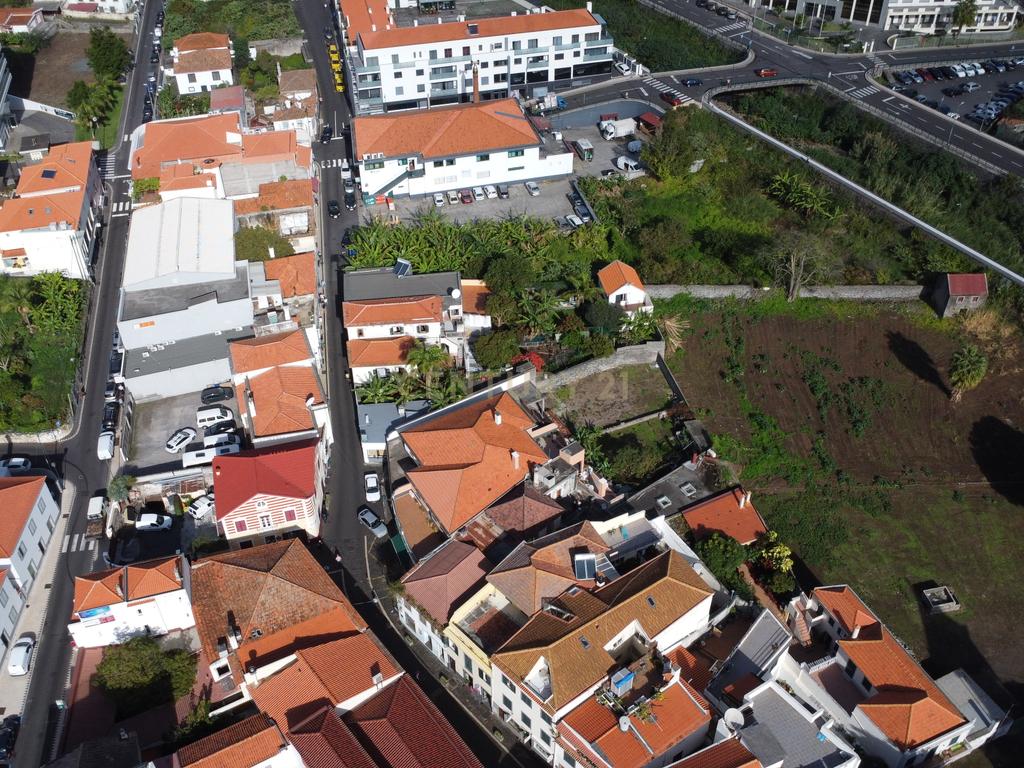 Prédio no centro de Machico - Potencial de Investimento - Image 6