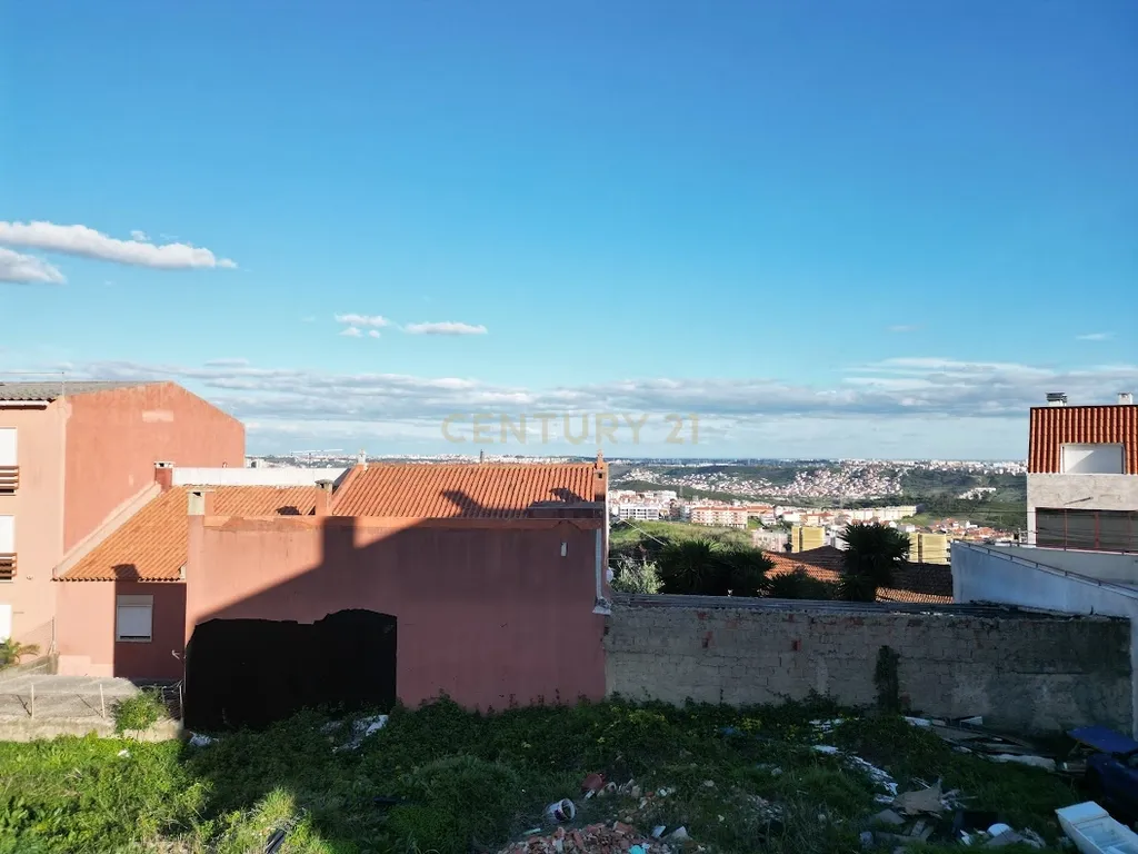 Terreno com licença construção paga - 4 moradias - Image 2