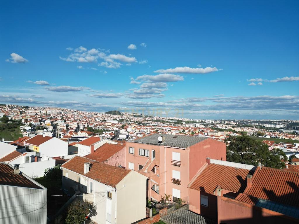 Terreno com licença construção paga - 4 moradias - Image 12