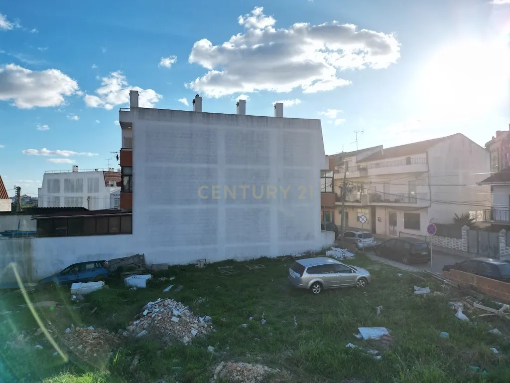 Terreno com licença construção paga - 4 moradias - Image 9