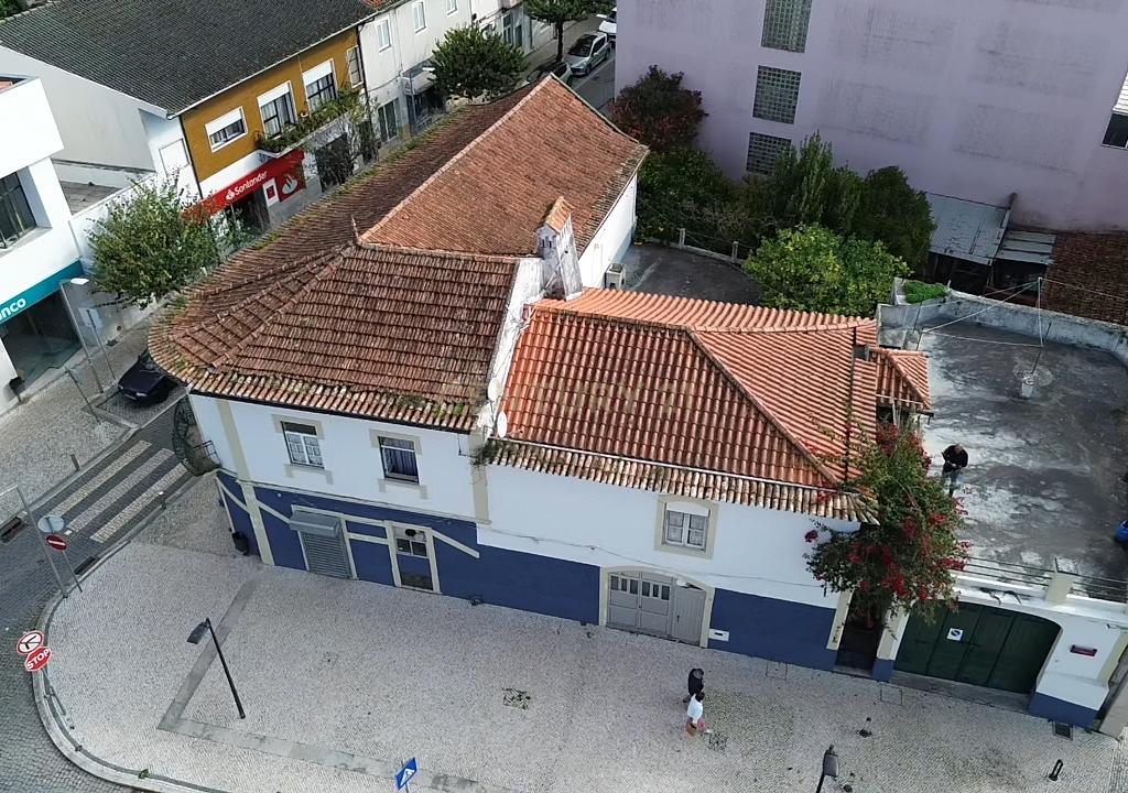 Moradia T6 + Comércio - centro da Vila de Condeixa-a-Nova (Coimbra) - Image 7