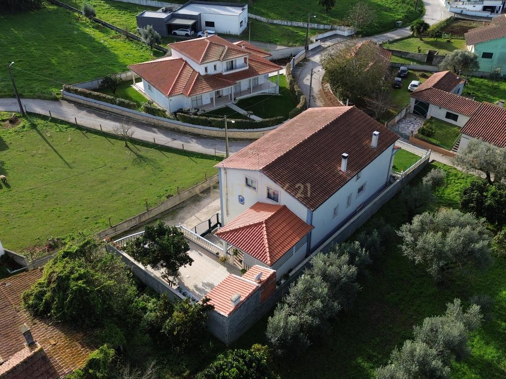 Encantadora MoradiaT4 Barros da Paz- Pombal - Image 39