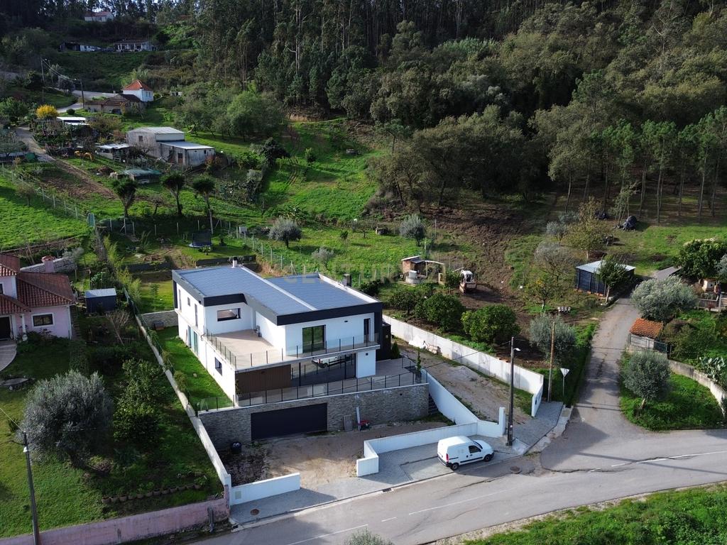 Moradia T4 com Piscina || Pombal || Vistas Deslumbrantes - Image 32