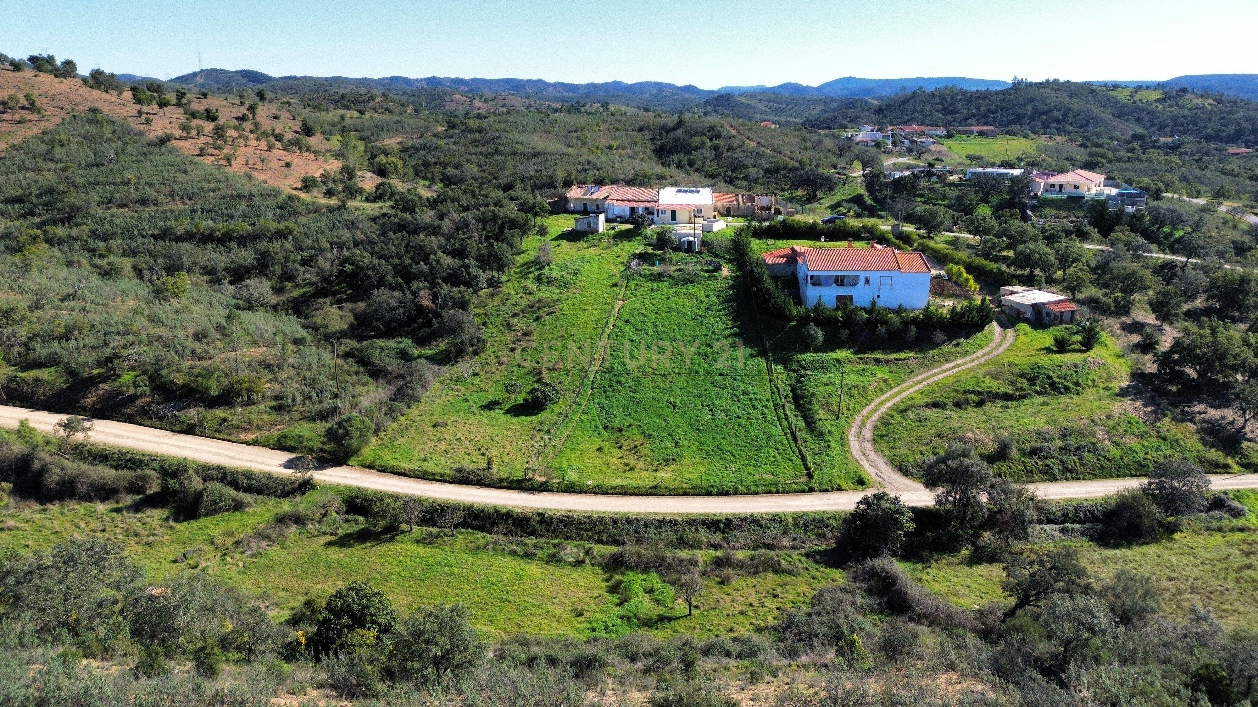 Moradia T3 | Renovada | Geminada| Vale Figueira – S.B.Messines | Terreno - Image 35