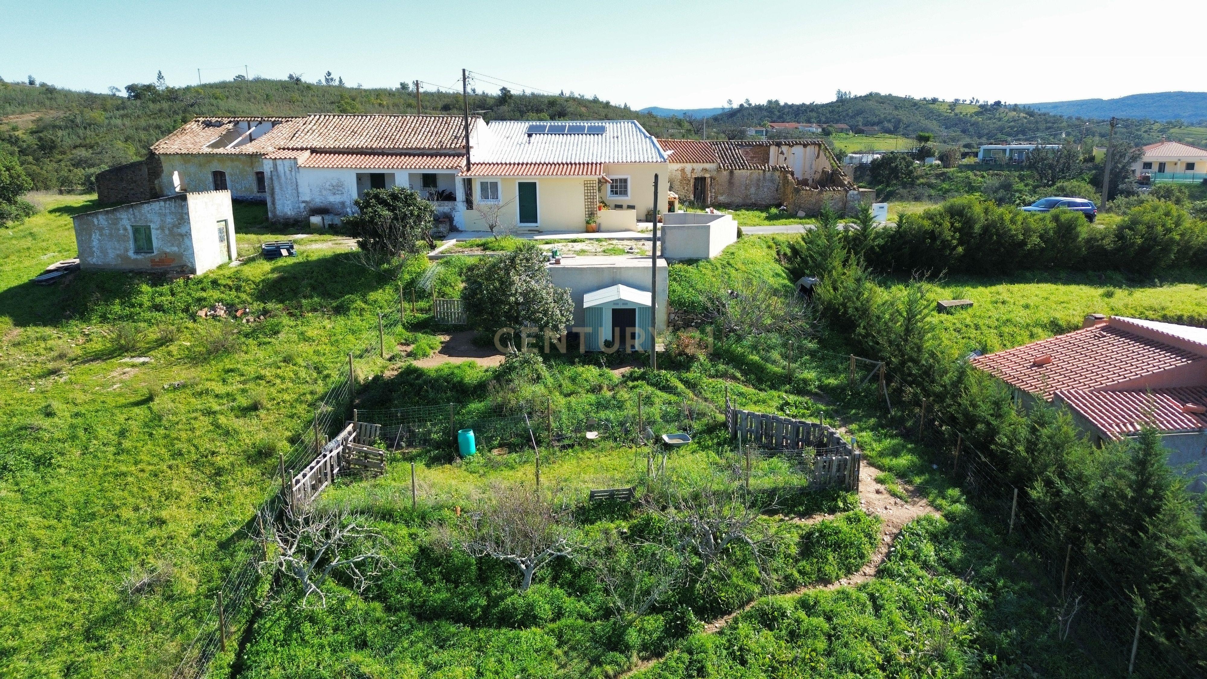 Moradia T3 | Renovada | Geminada| Vale Figueira – S.B.Messines | Terreno - Image 28