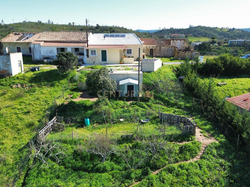 Moradia T3 | Renovada | Geminada| Vale Figueira – S.B.Messines | Terreno - Image 28