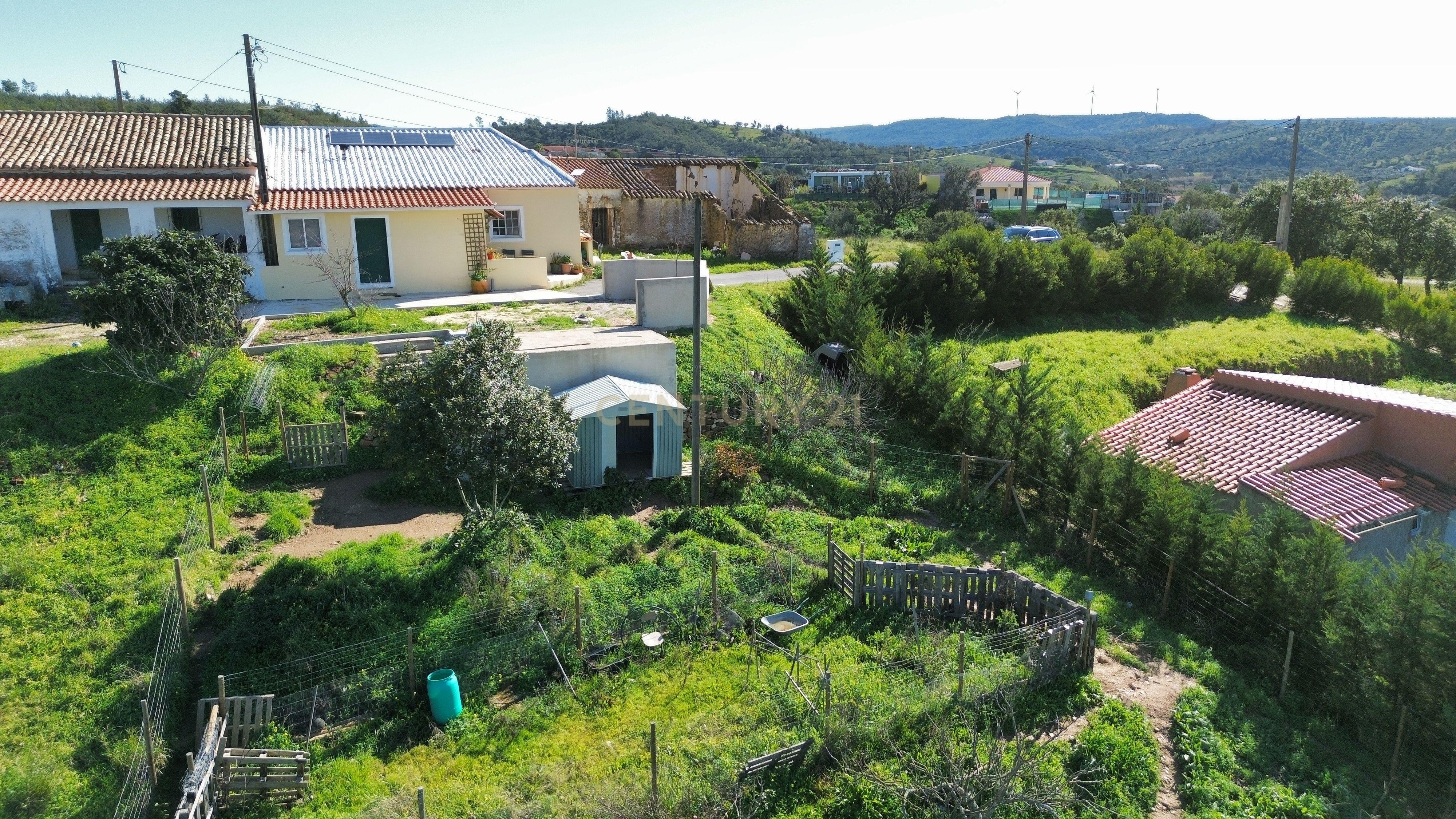Moradia T3 | Renovada | Geminada| Vale Figueira – S.B.Messines | Terreno - Image 33