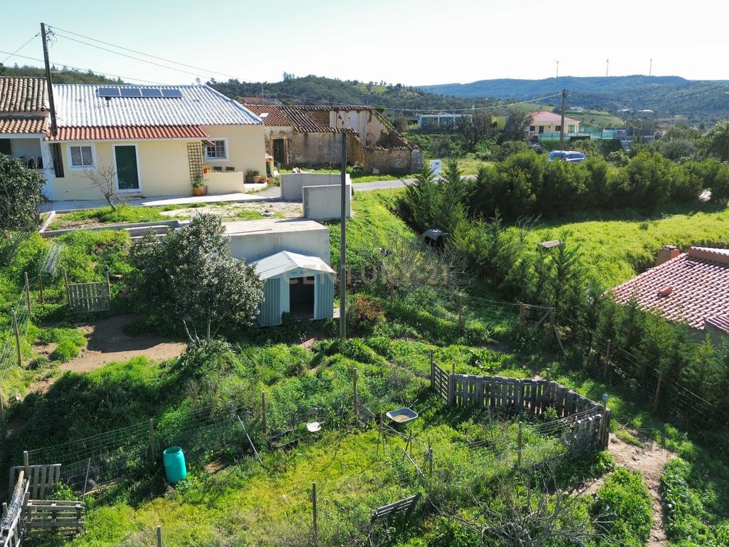 Moradia T3 | Renovada | Geminada| Vale Figueira – S.B.Messines | Terreno - Image 33