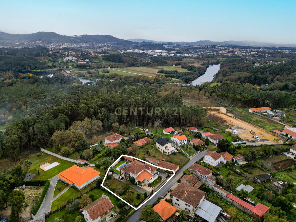 Casa Isolada Renovada em Braga com Acessibilidade e Conforto - Image 9