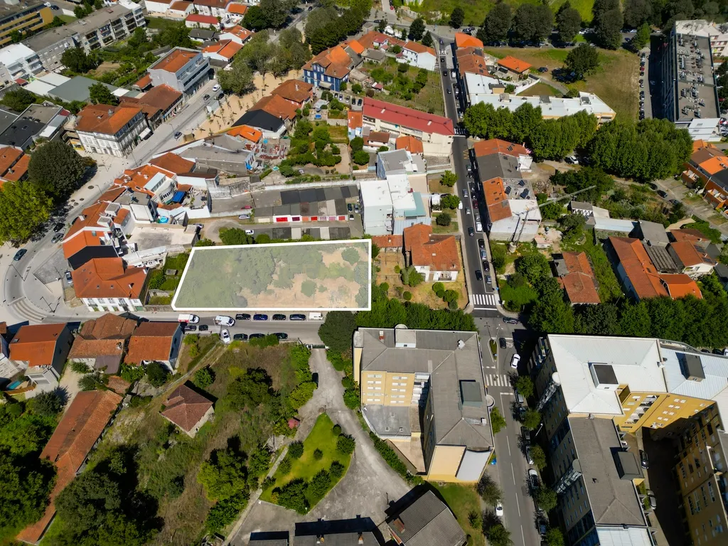 Venda de Terreno em Caldas das Taipas com Projeto Aprovado em Guimarães - Oportunidade Única para Investidores - Image 7