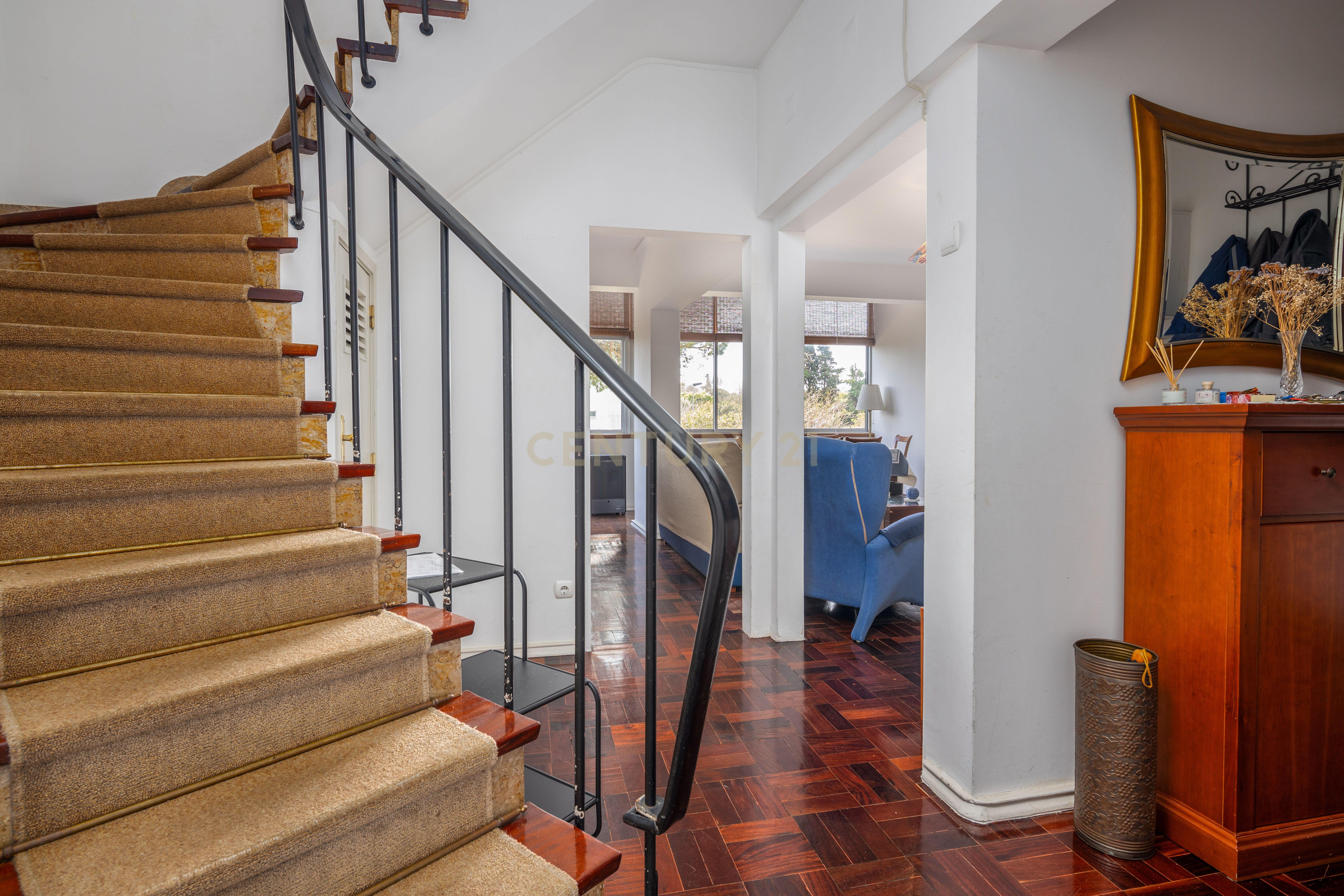 Apartamento T3 Duplex em Nova Oeiras - Image 3
