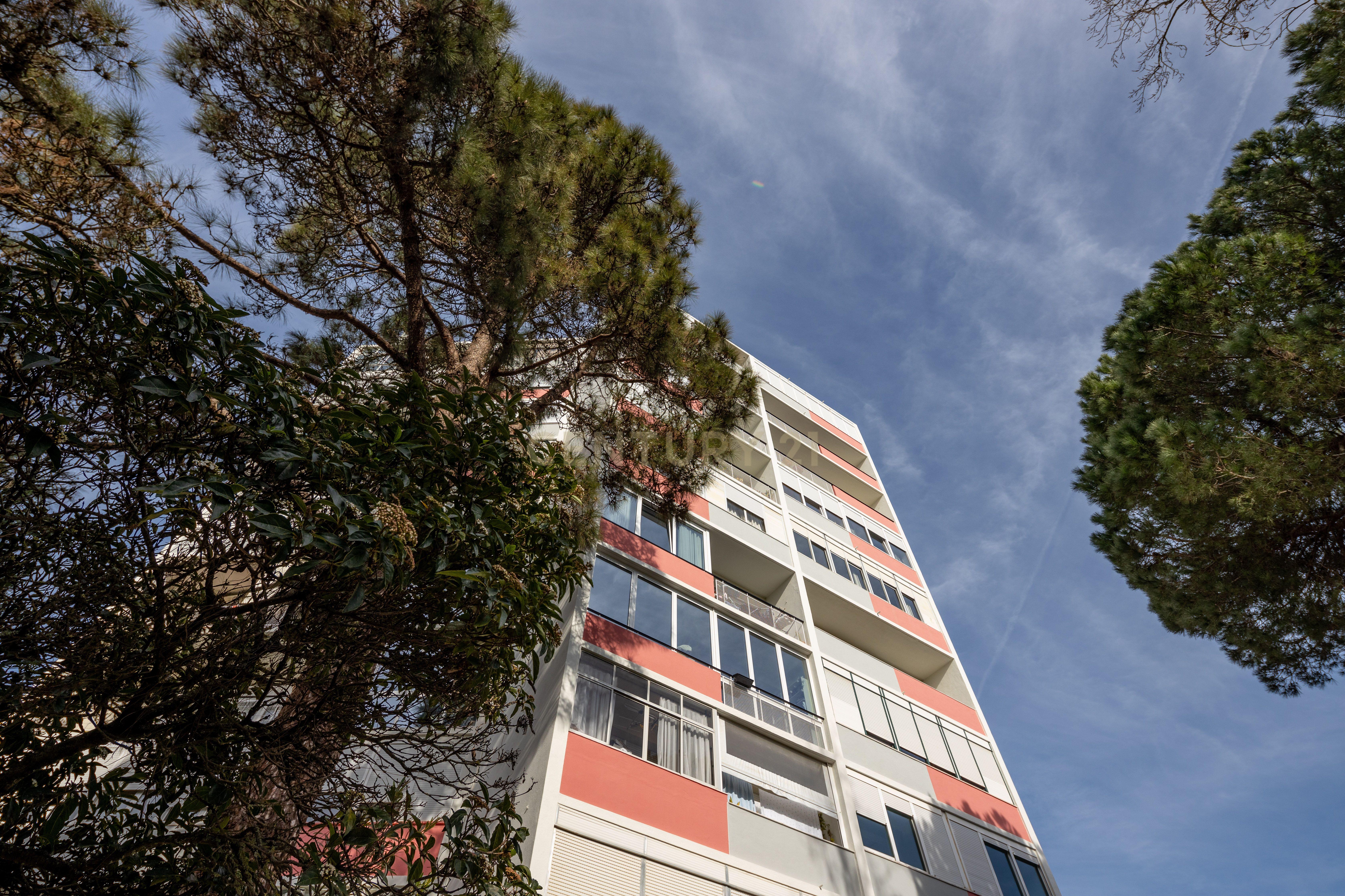 Apartamento T3 Duplex em Nova Oeiras - Image 2